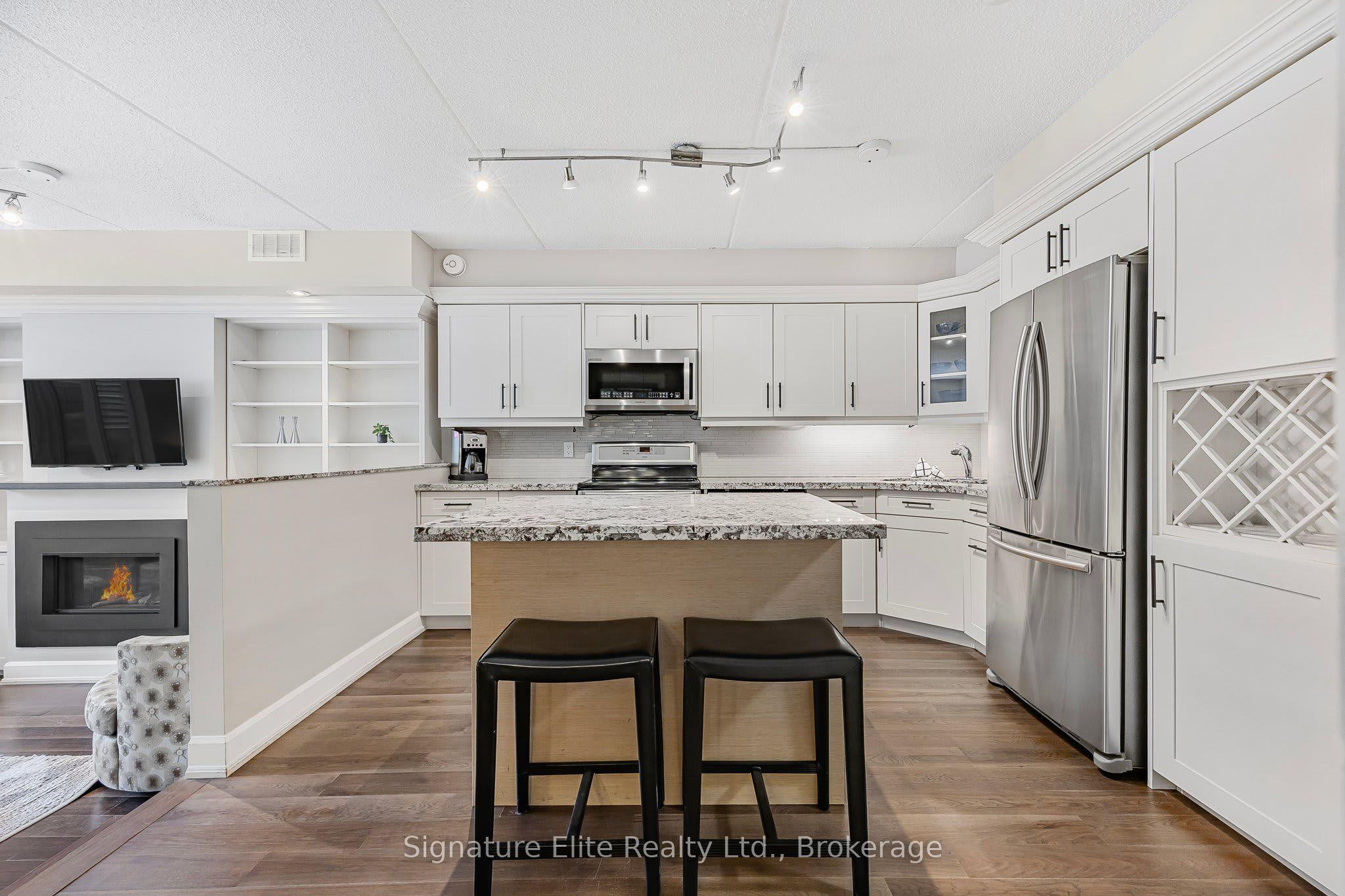 796404 Grey 19 Road 107