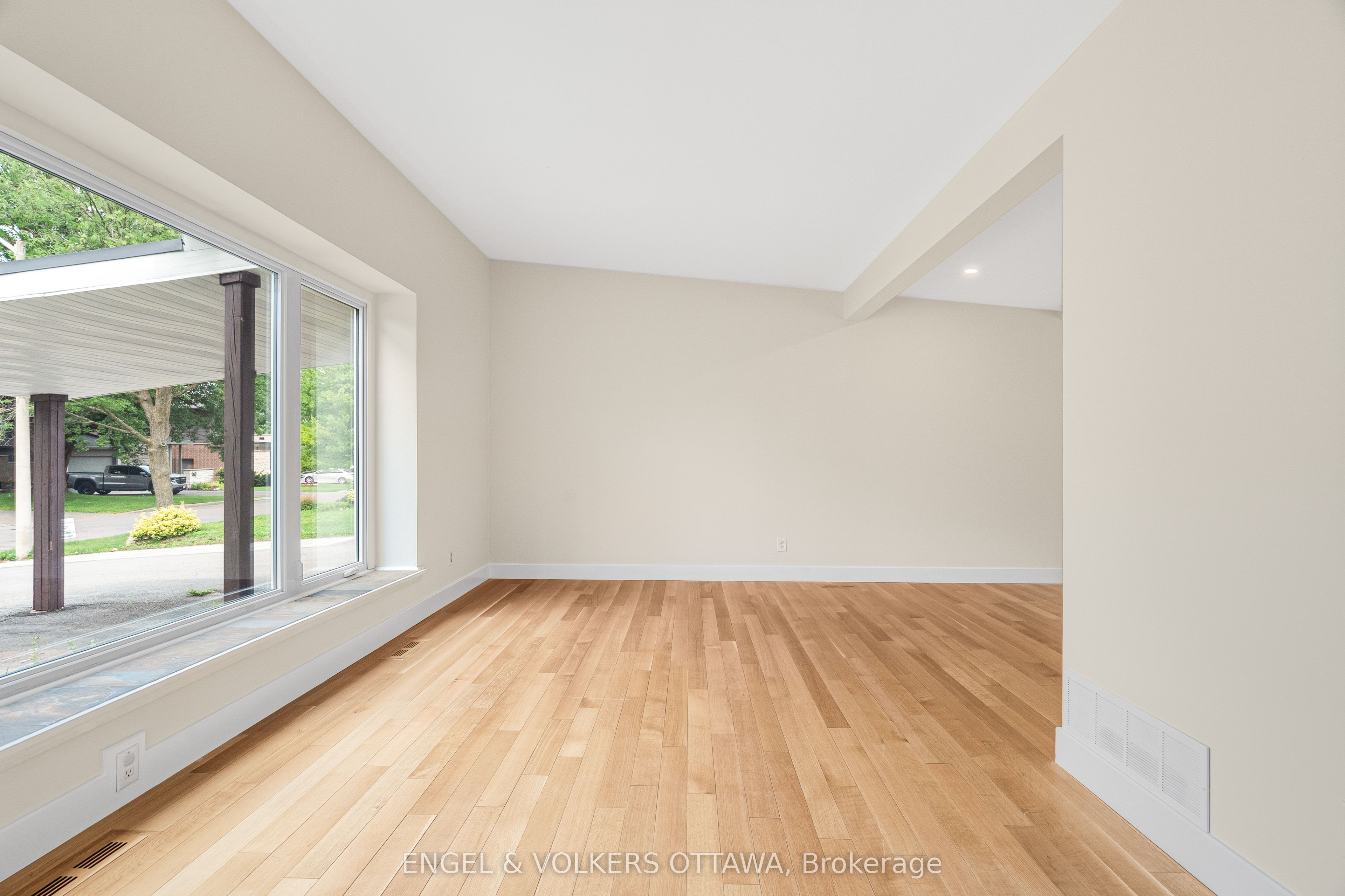 977 Blythdale Road