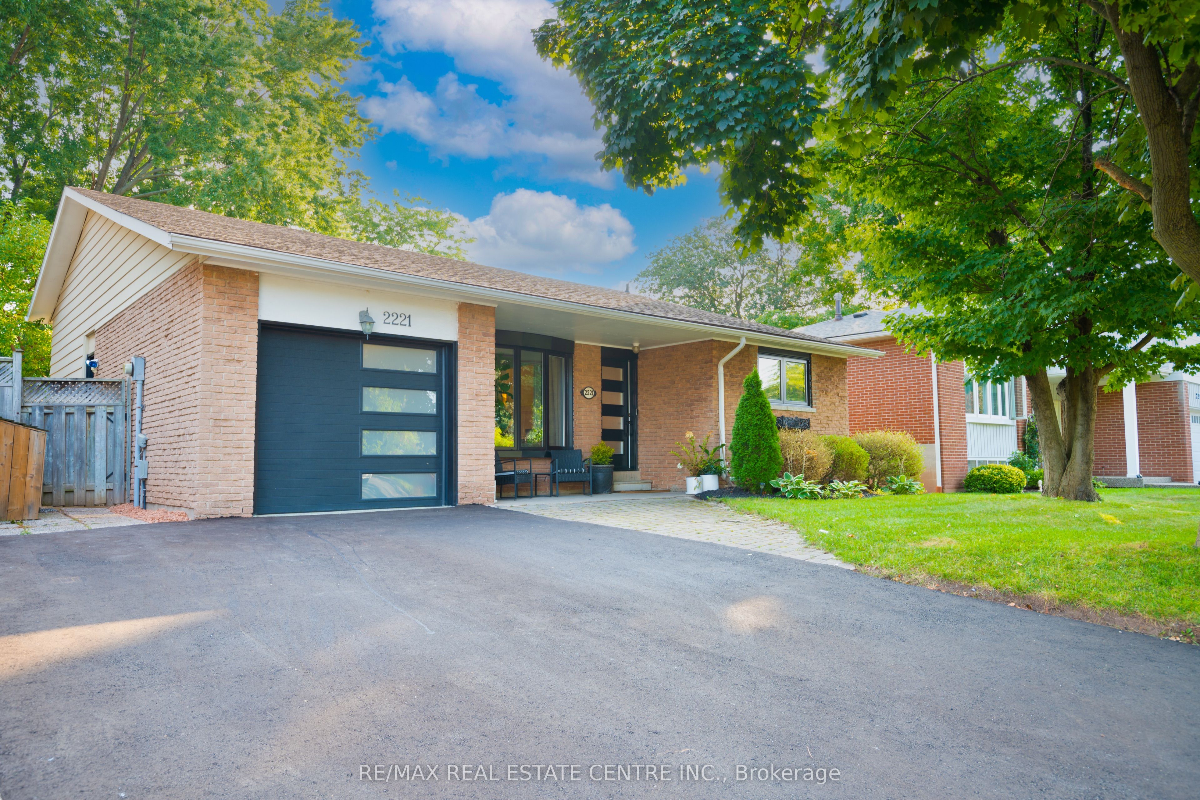 2221 Wyandotte Drive