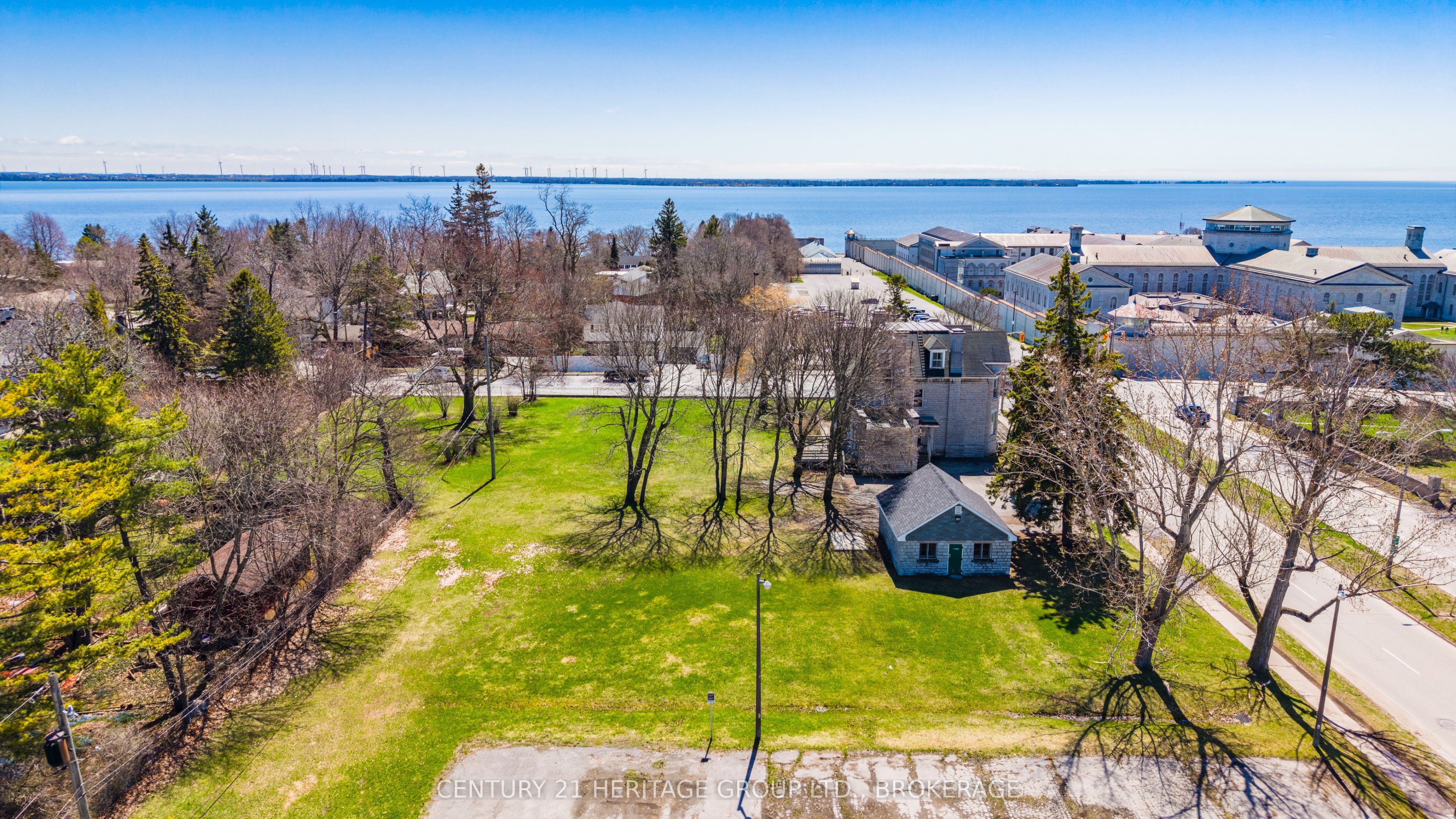 525 King Street W