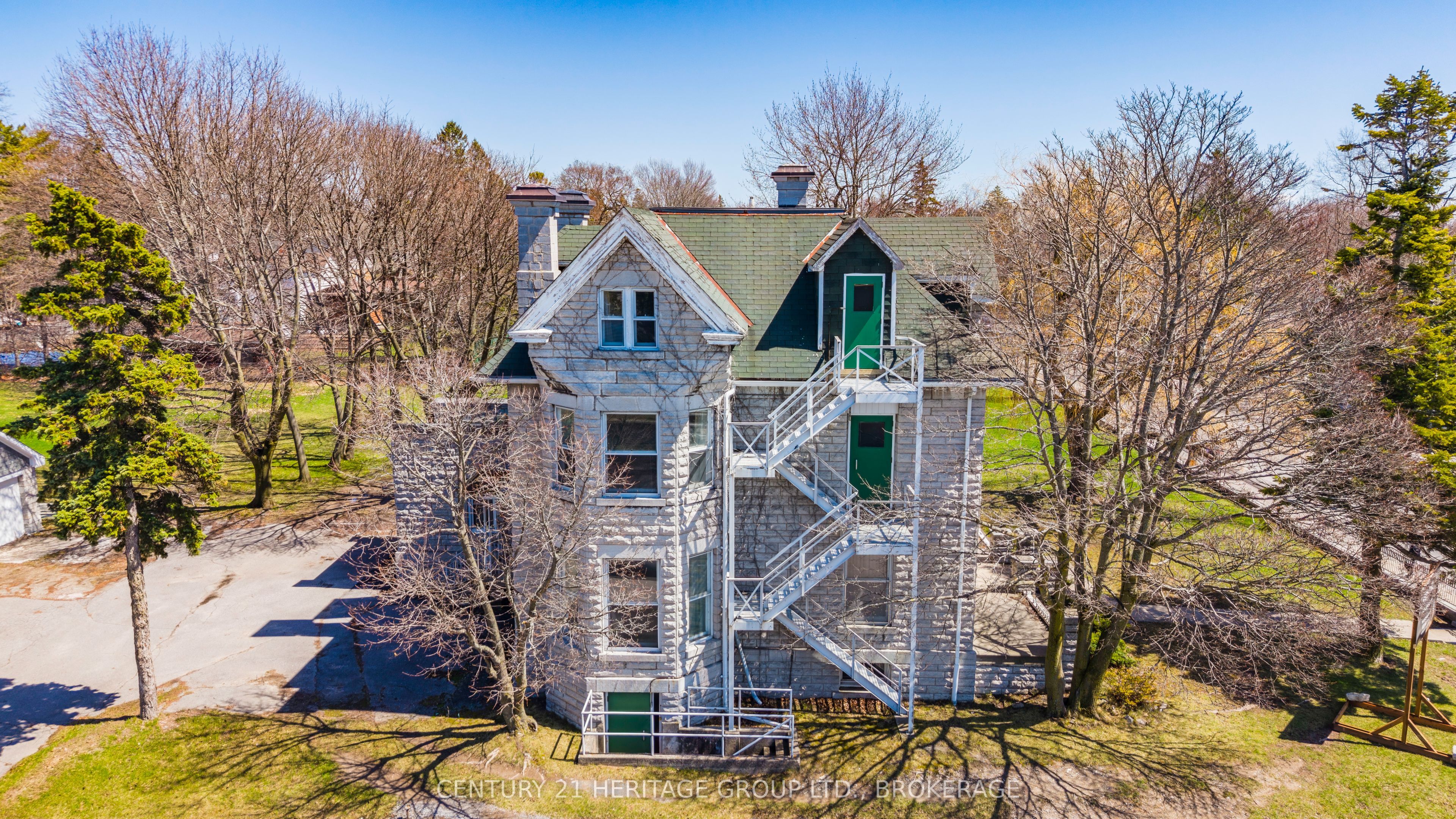525 King Street W