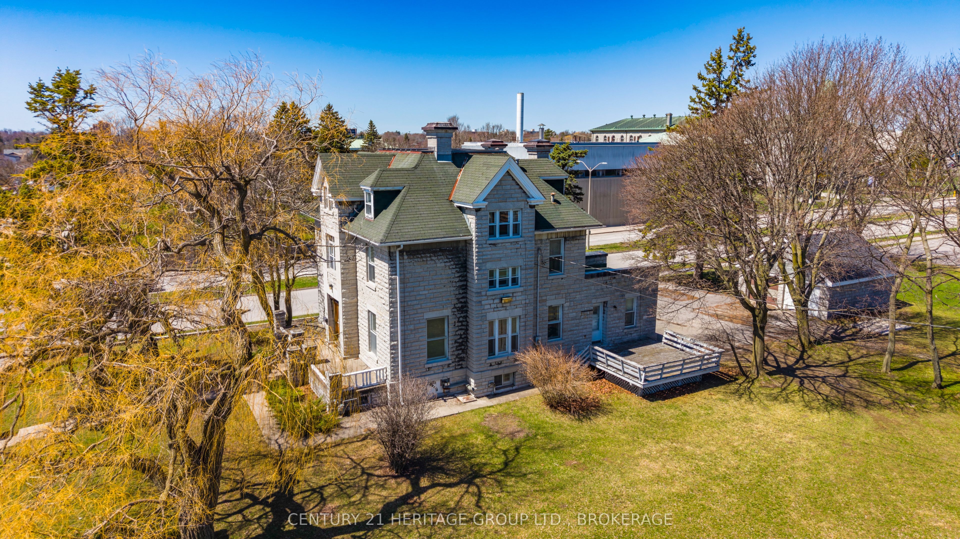 525 King Street W