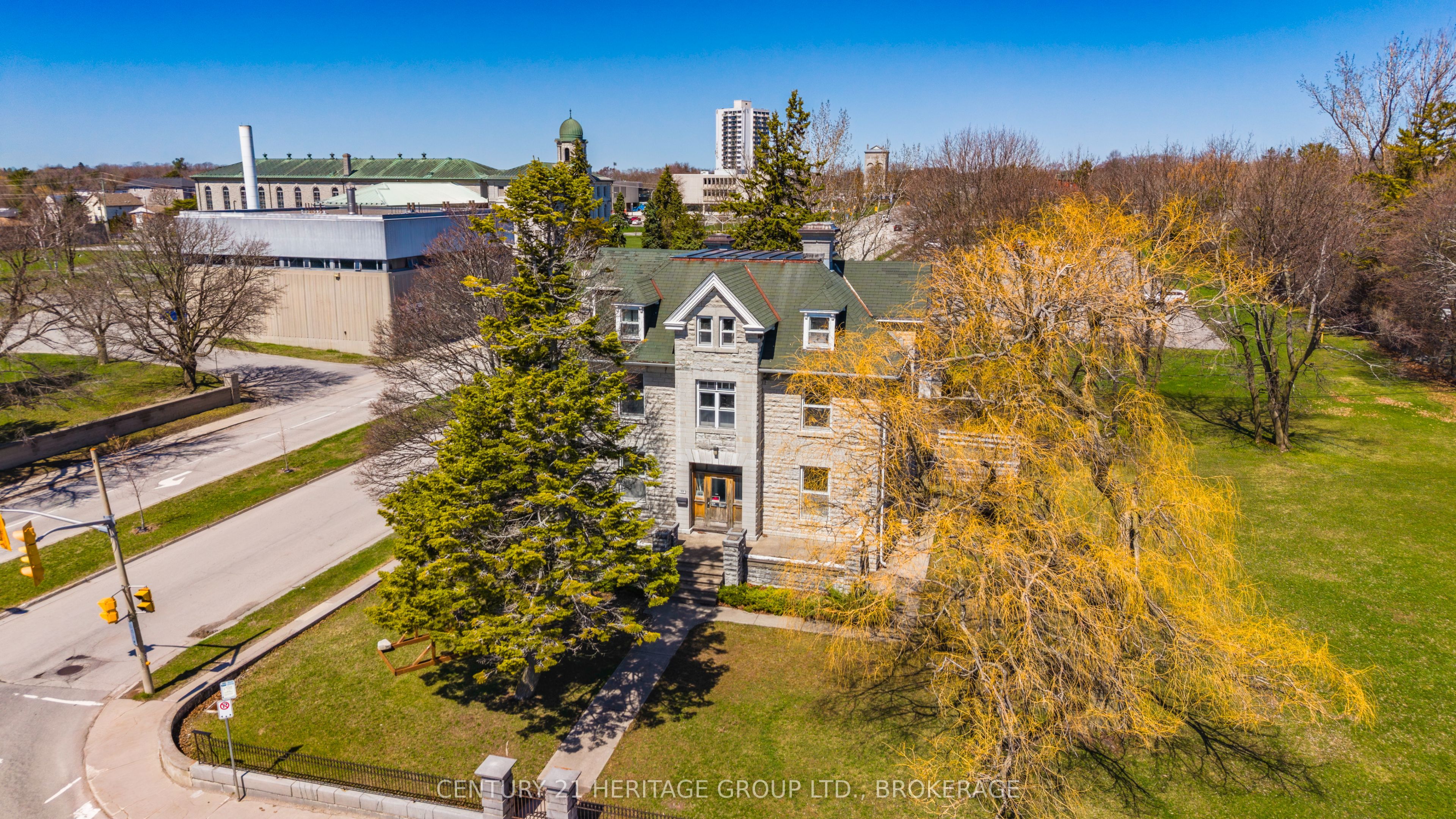 525 King Street W