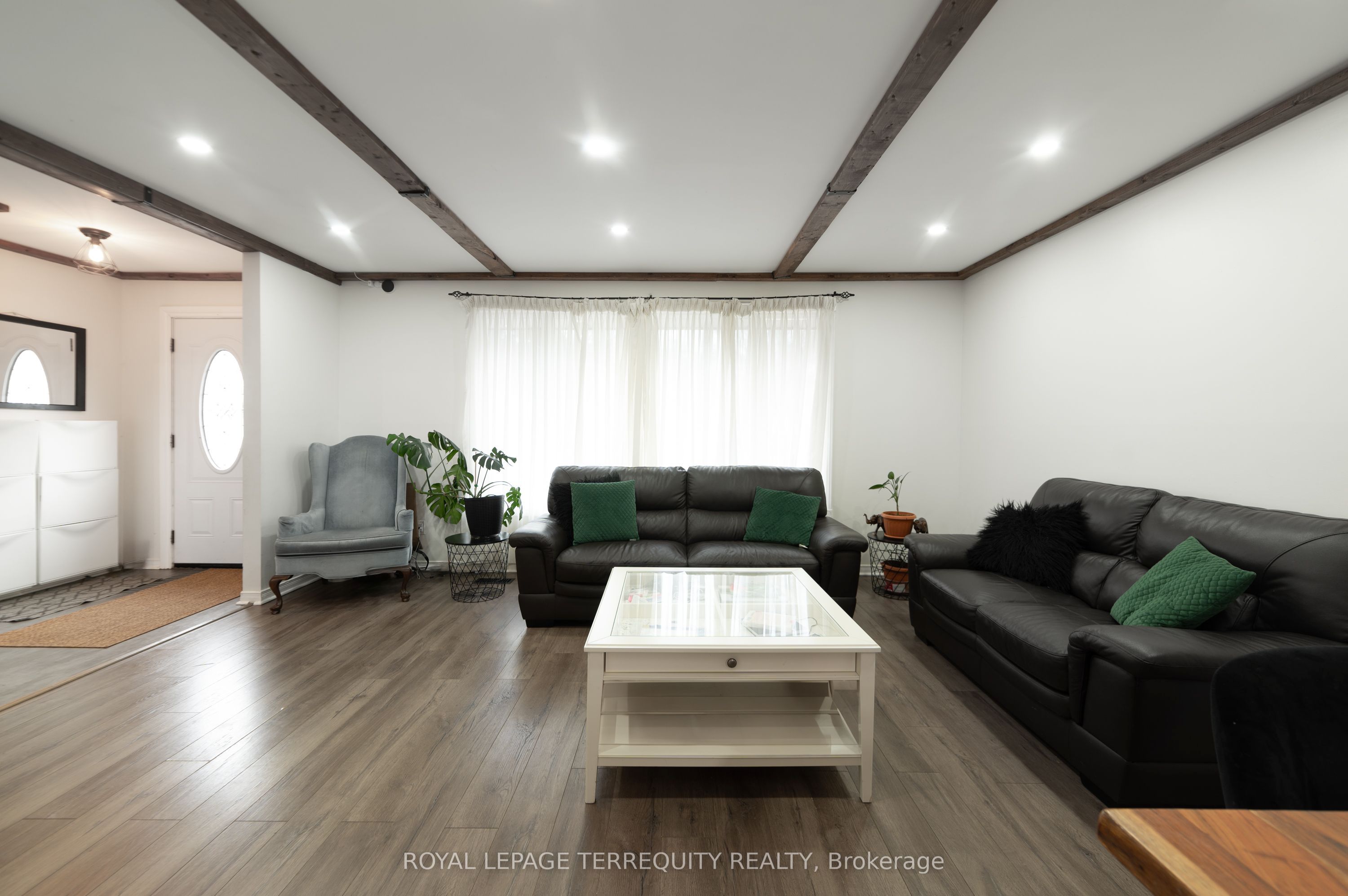 90 Keewatin Street S