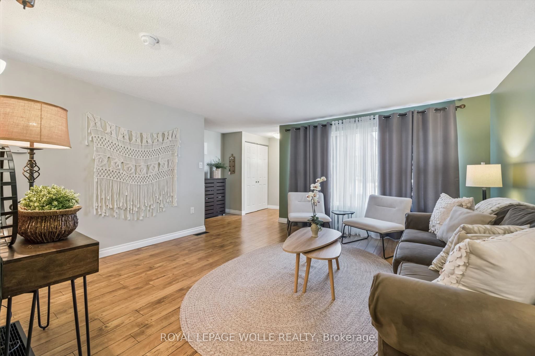 460 Parkview Crescent