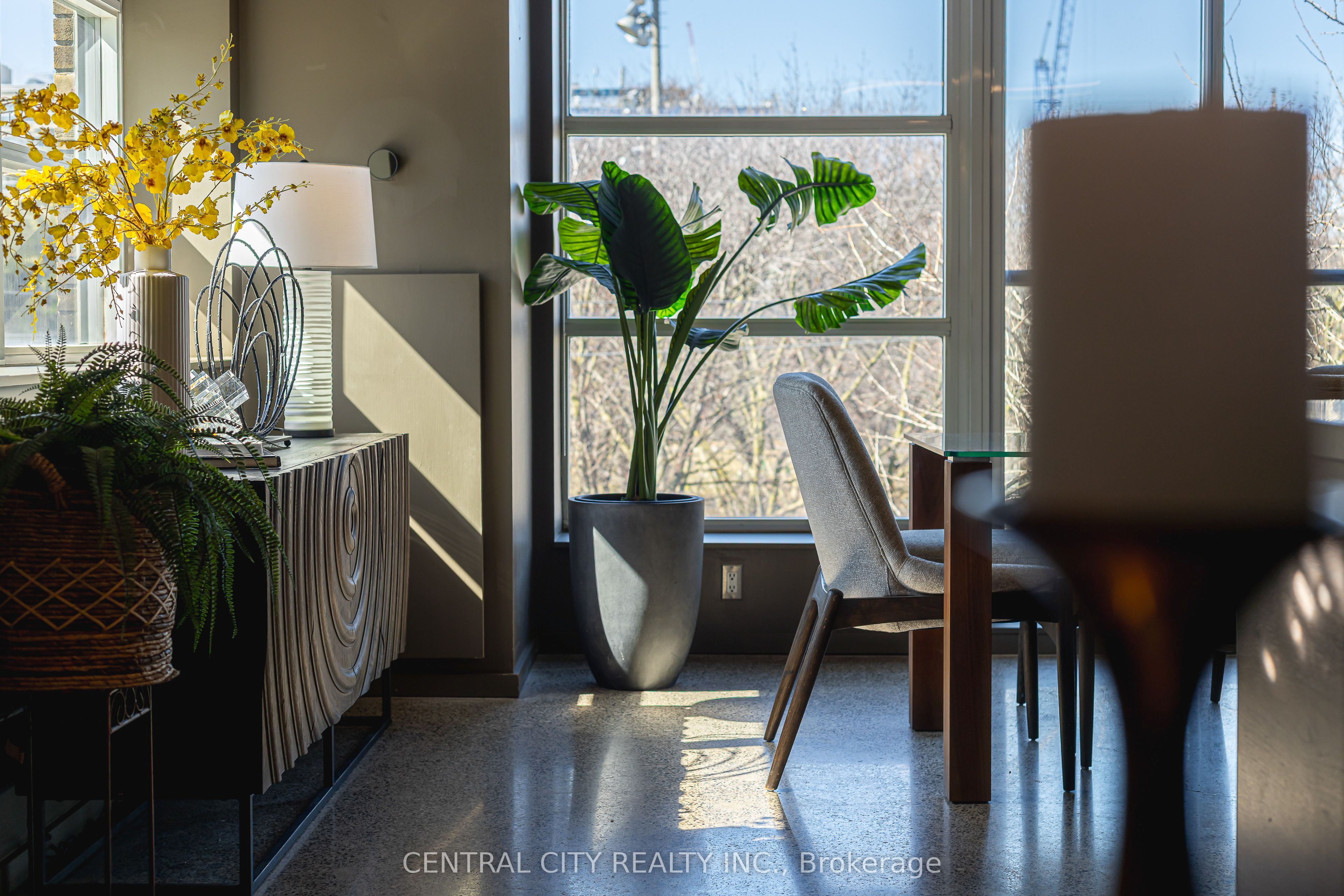 833 King Street W 303