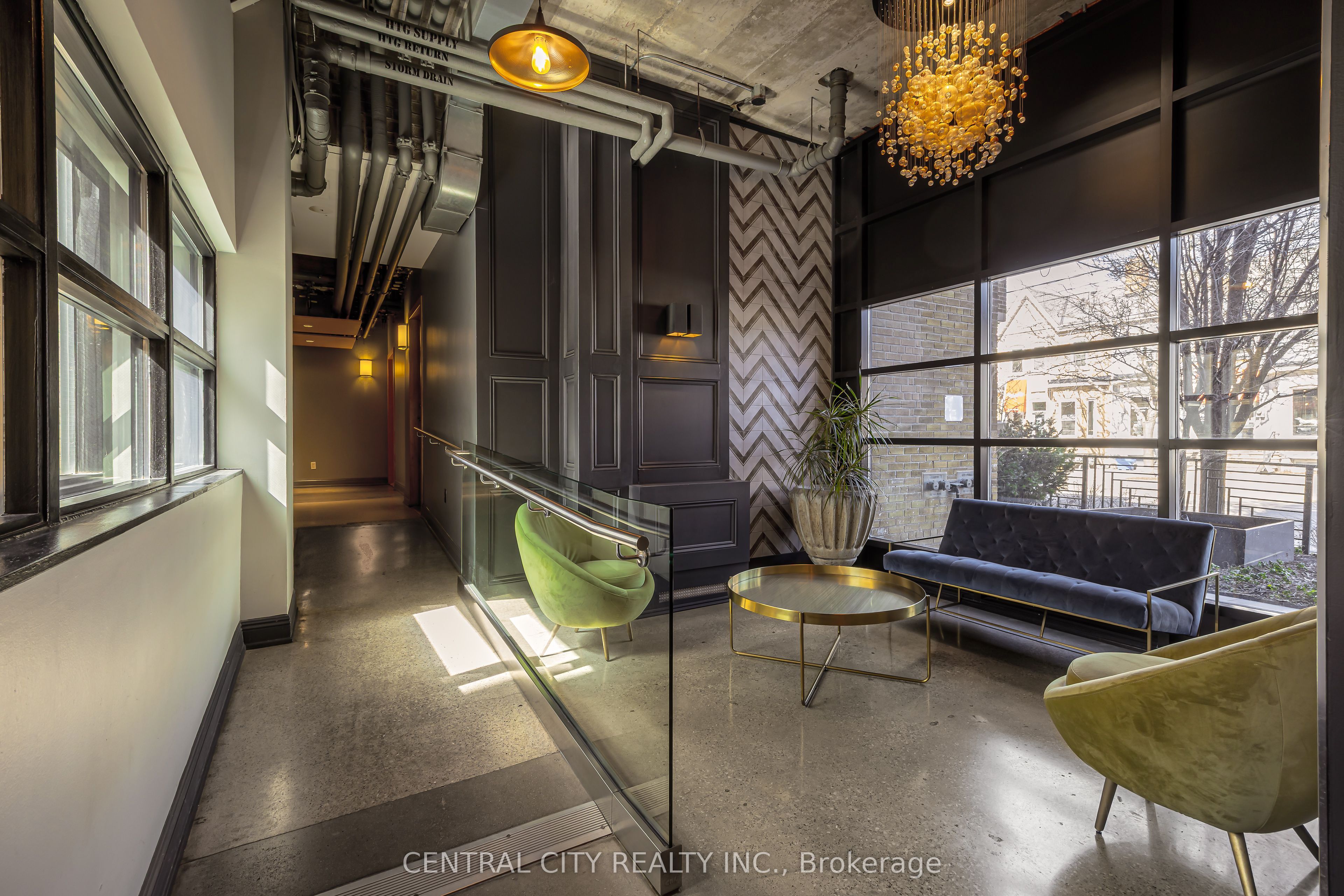 833 King Street W 303