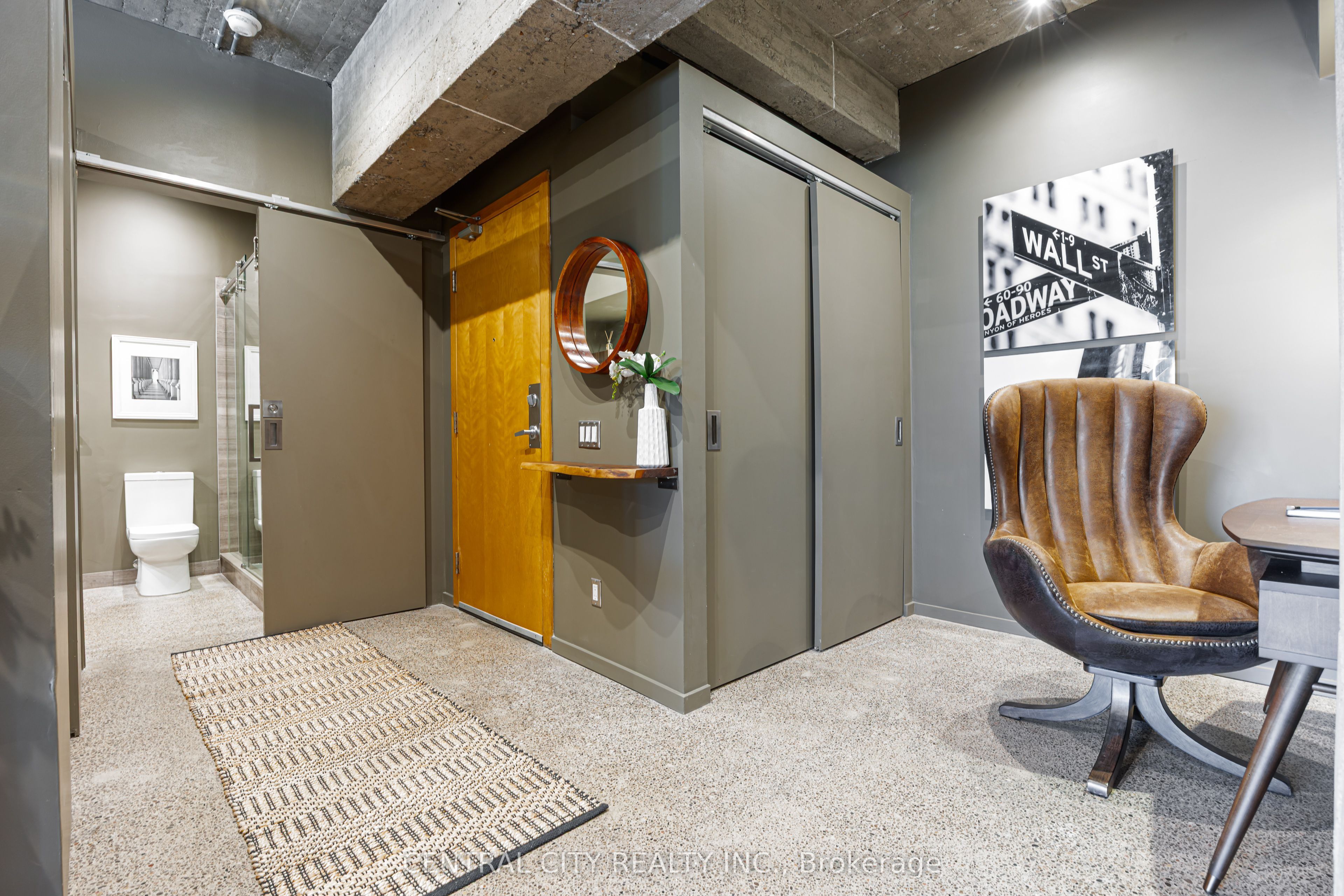 833 King Street W 303