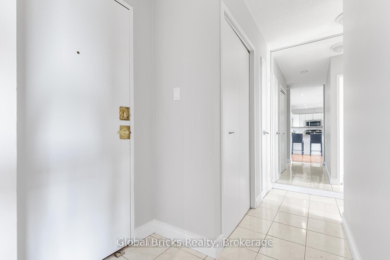 49 Queen Street E 901