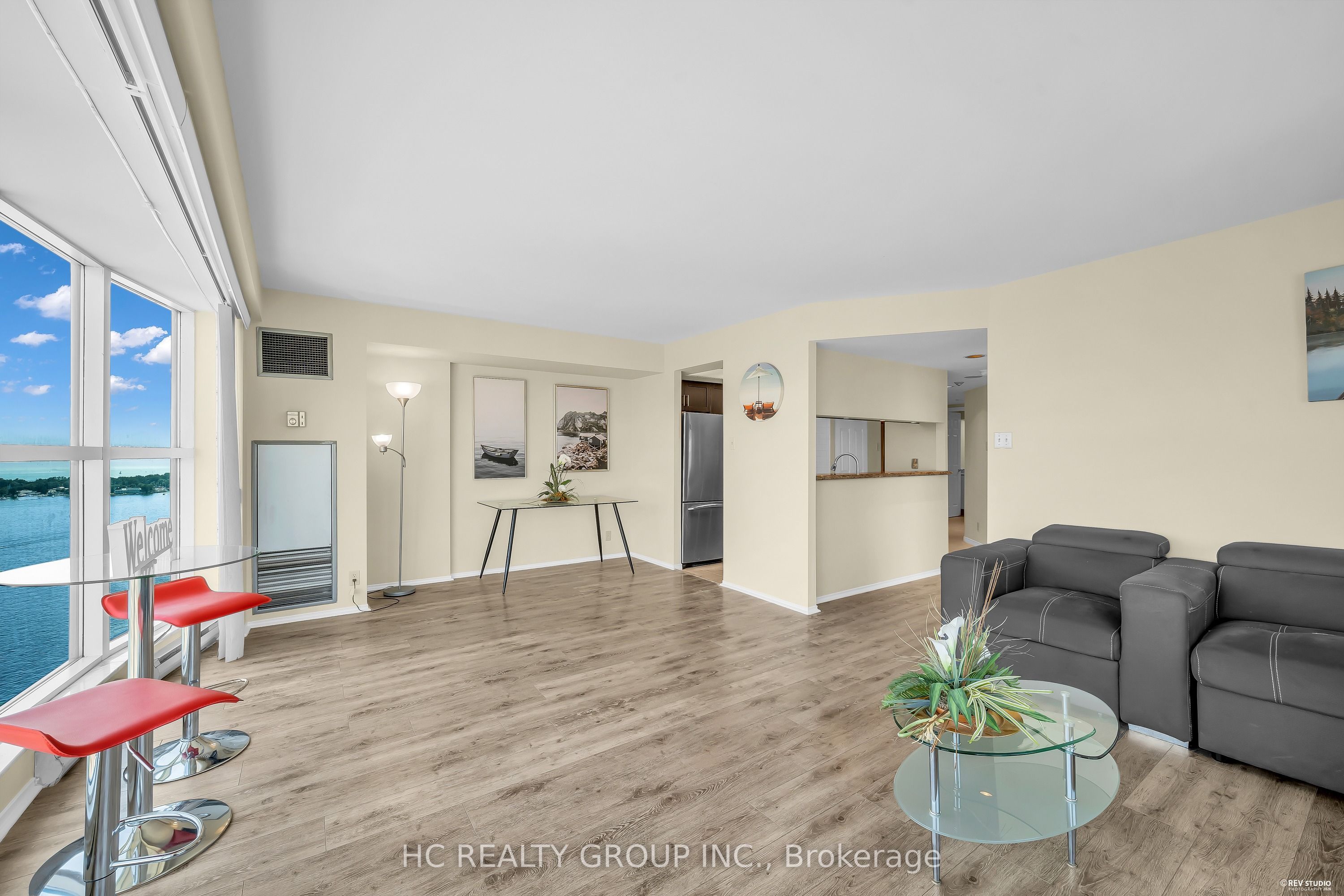 99 Harbour Square 3902