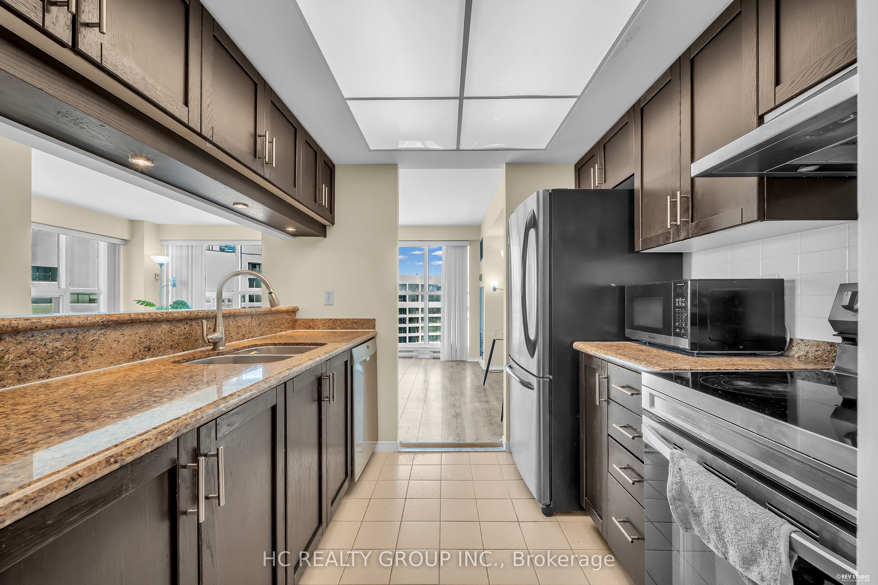99 Harbour Square 3902