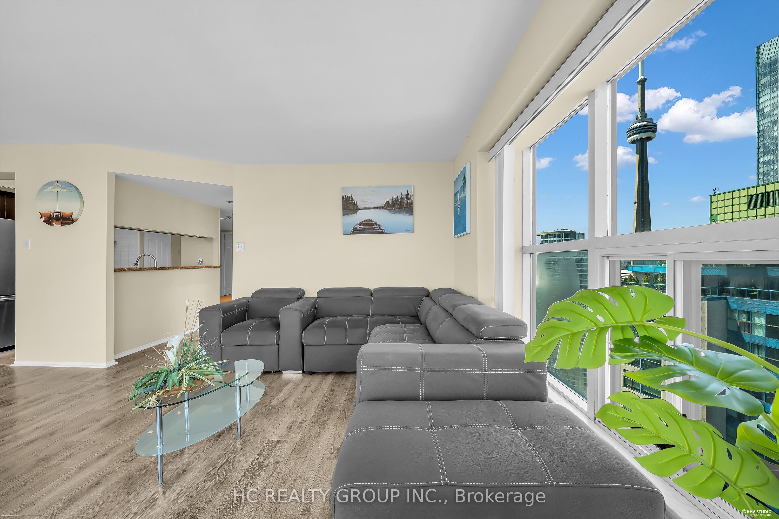99 Harbour Square 3902