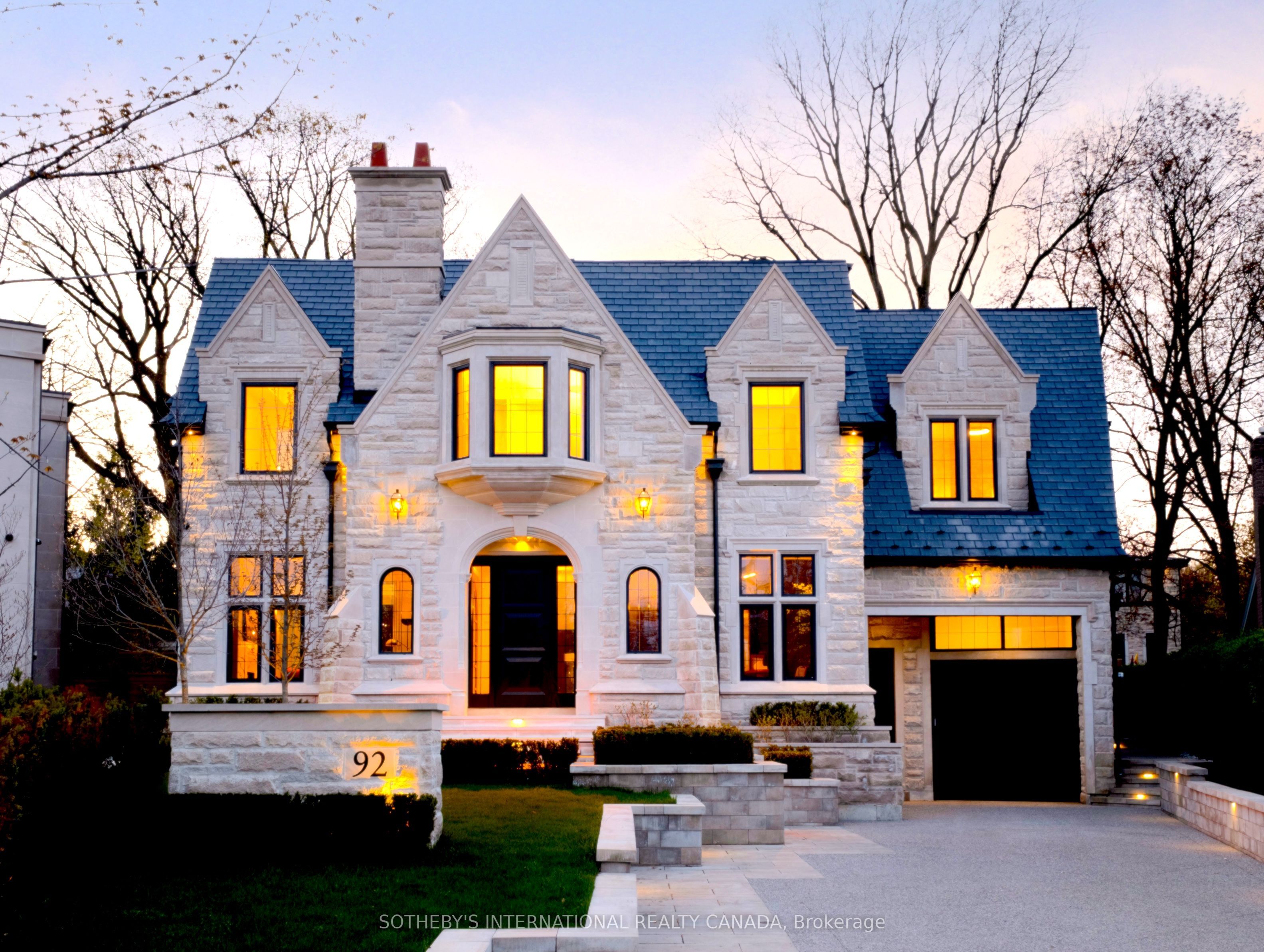 92 Arjay Crescent