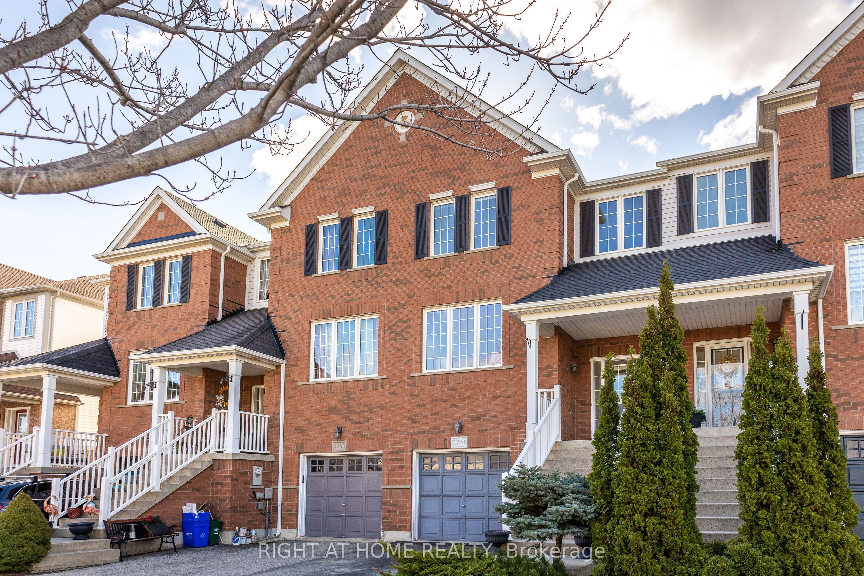 1251 Lamont Crescent