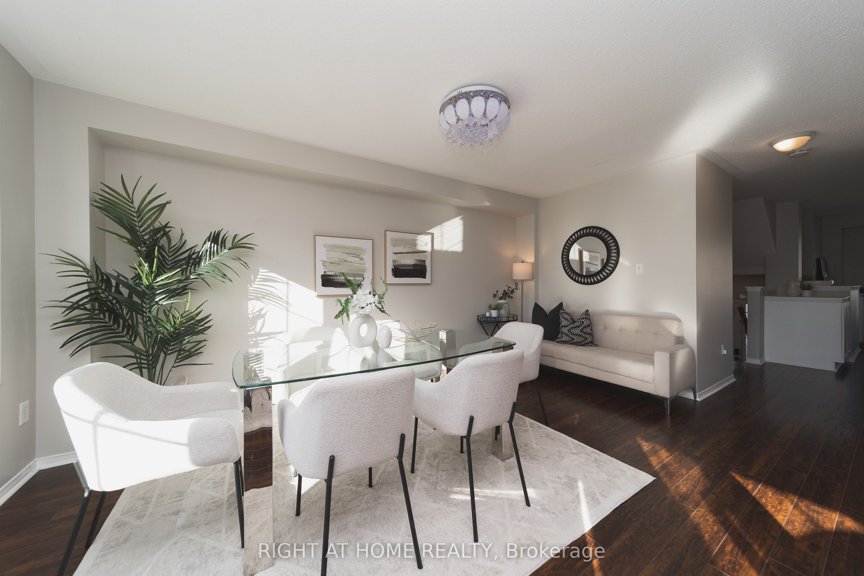 1251 Lamont Crescent