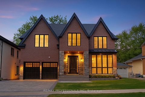 152 Wells Street Aurora ON L4G 1T7