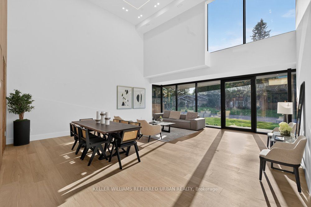 11 Knowles Crescent