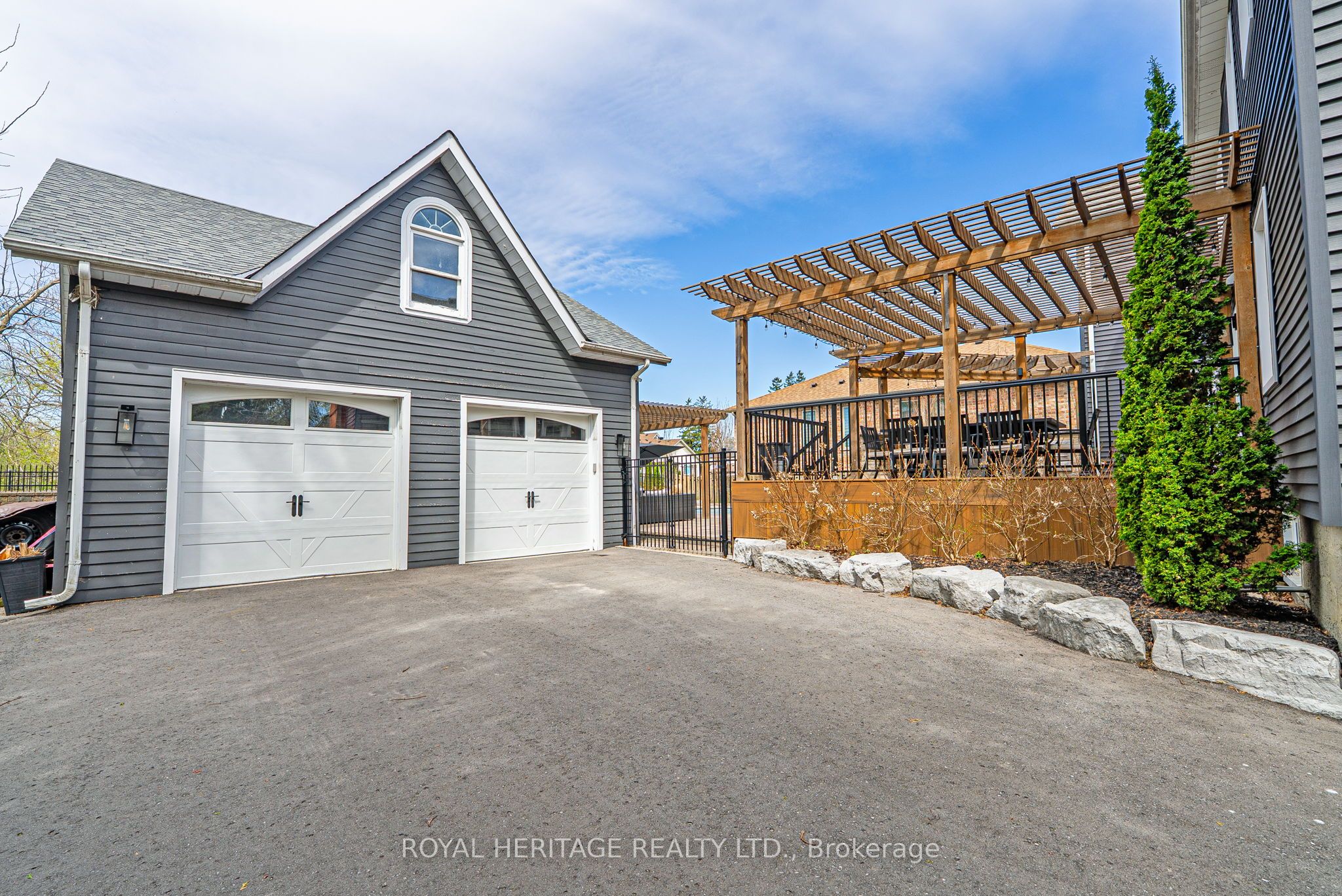 5016 Barber Street E