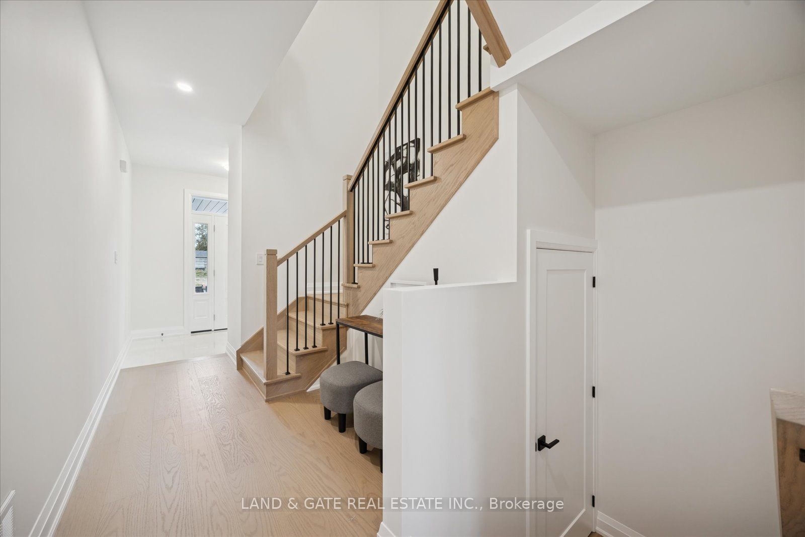 989 Queensdale Avenue