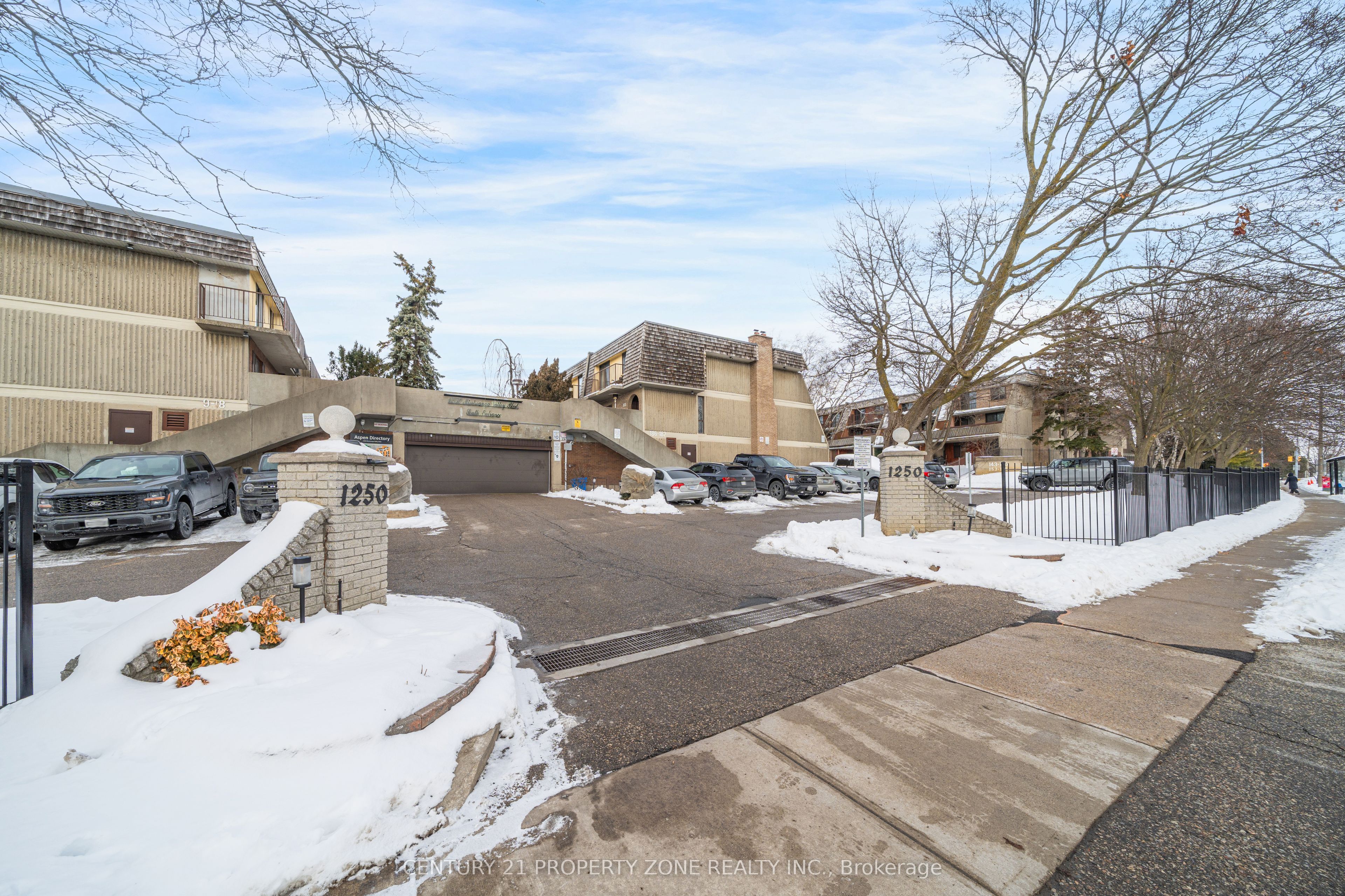 1250 Mississauga Valley Boulevard 112