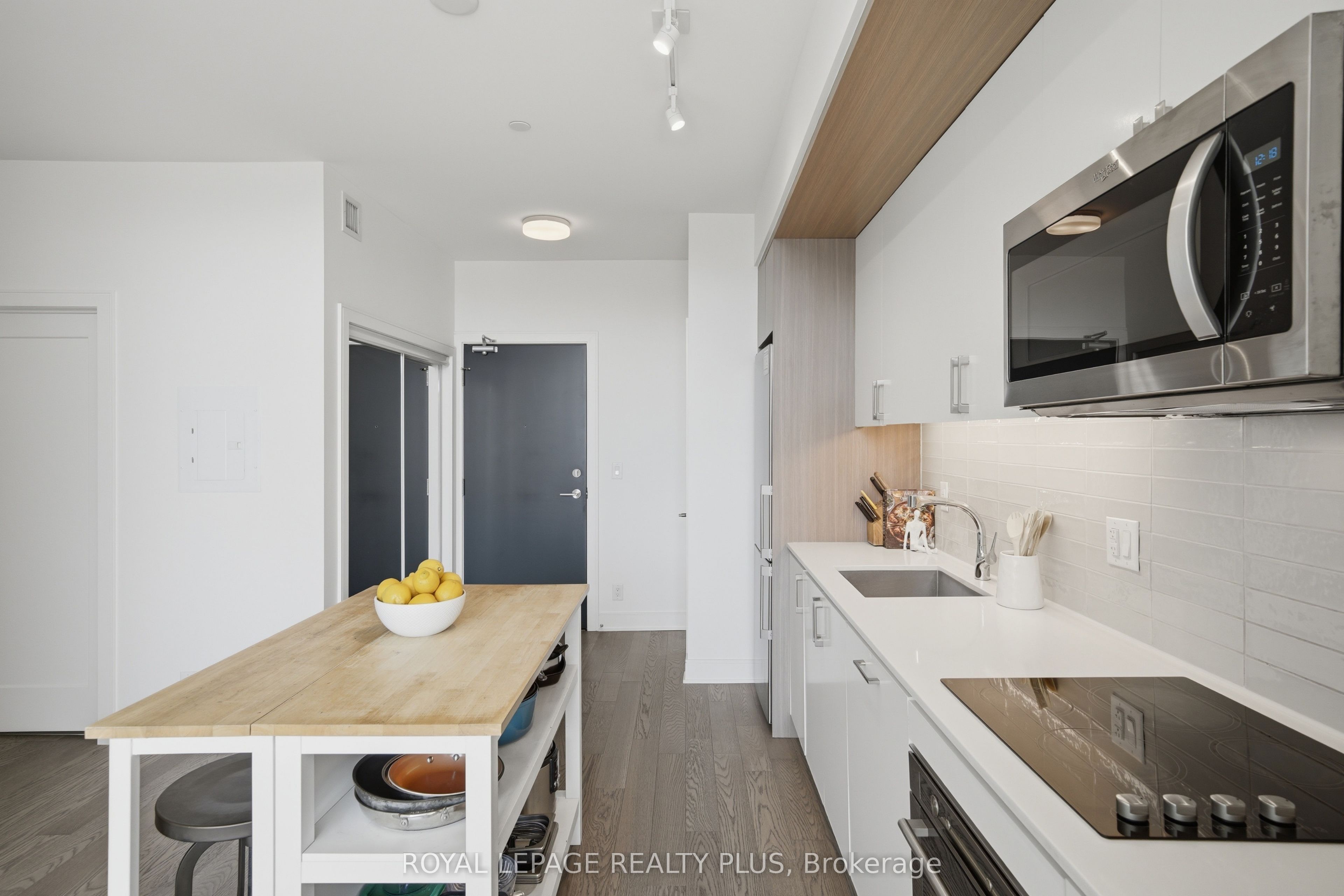 1575 Lakeshore Road W 440