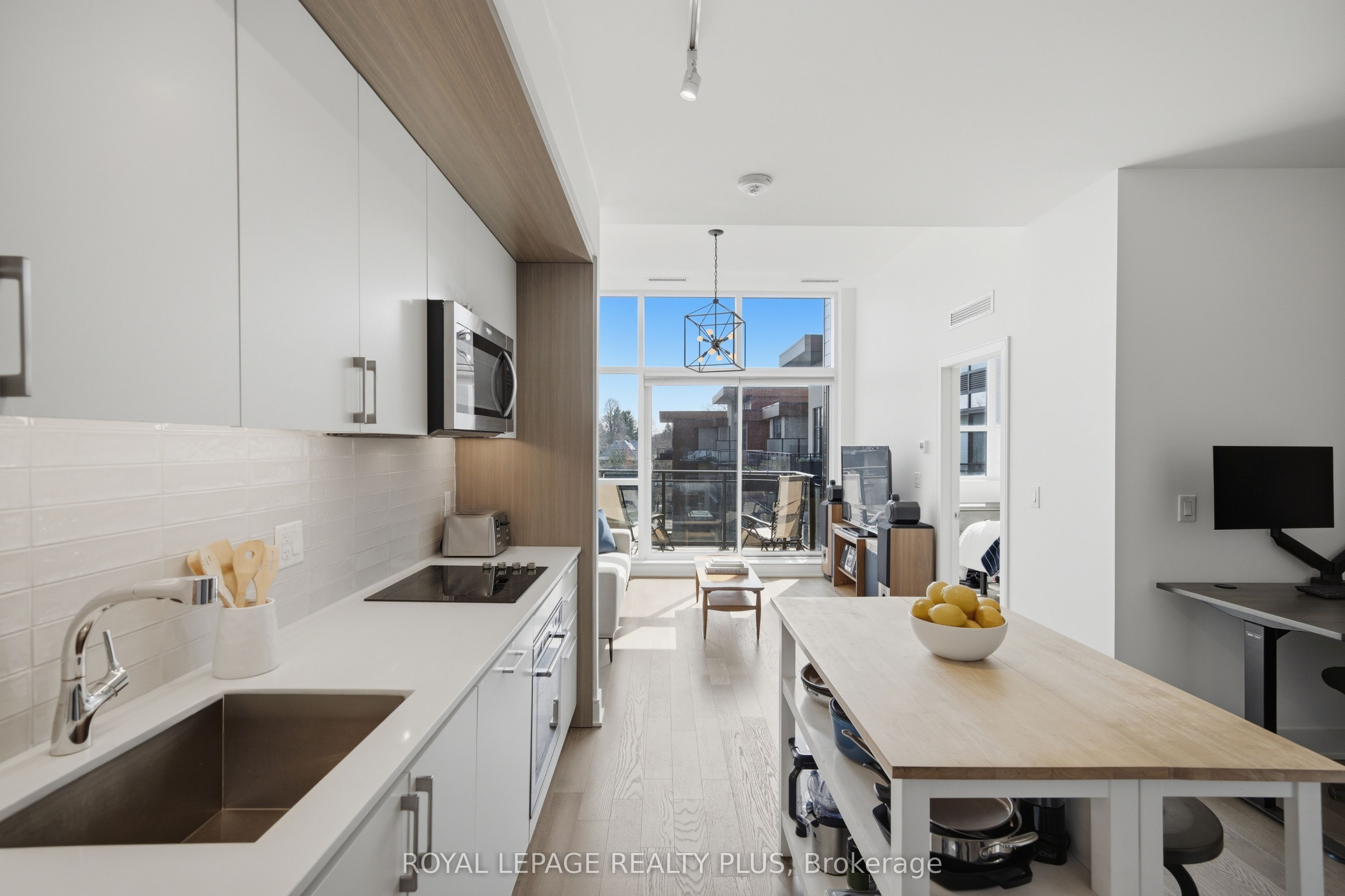 1575 Lakeshore Road W 440