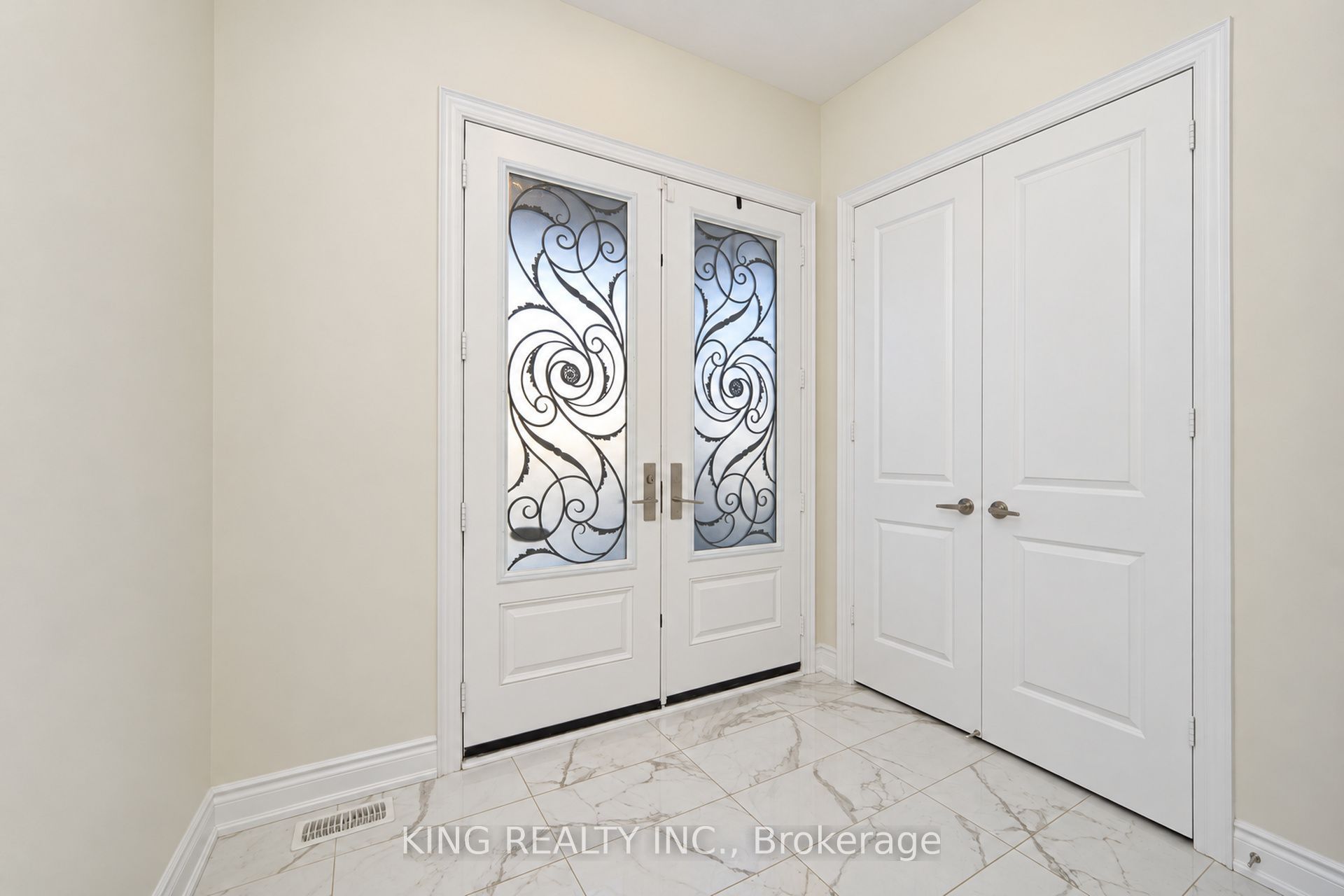 2359 Irene Crescent