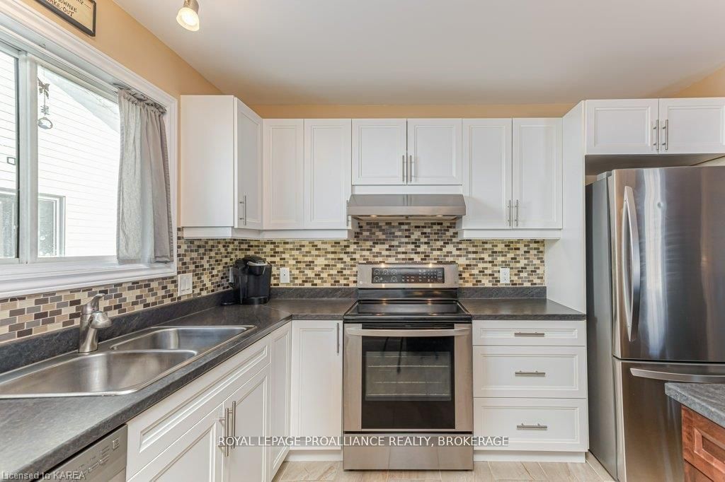 614 Barnsley Crescent