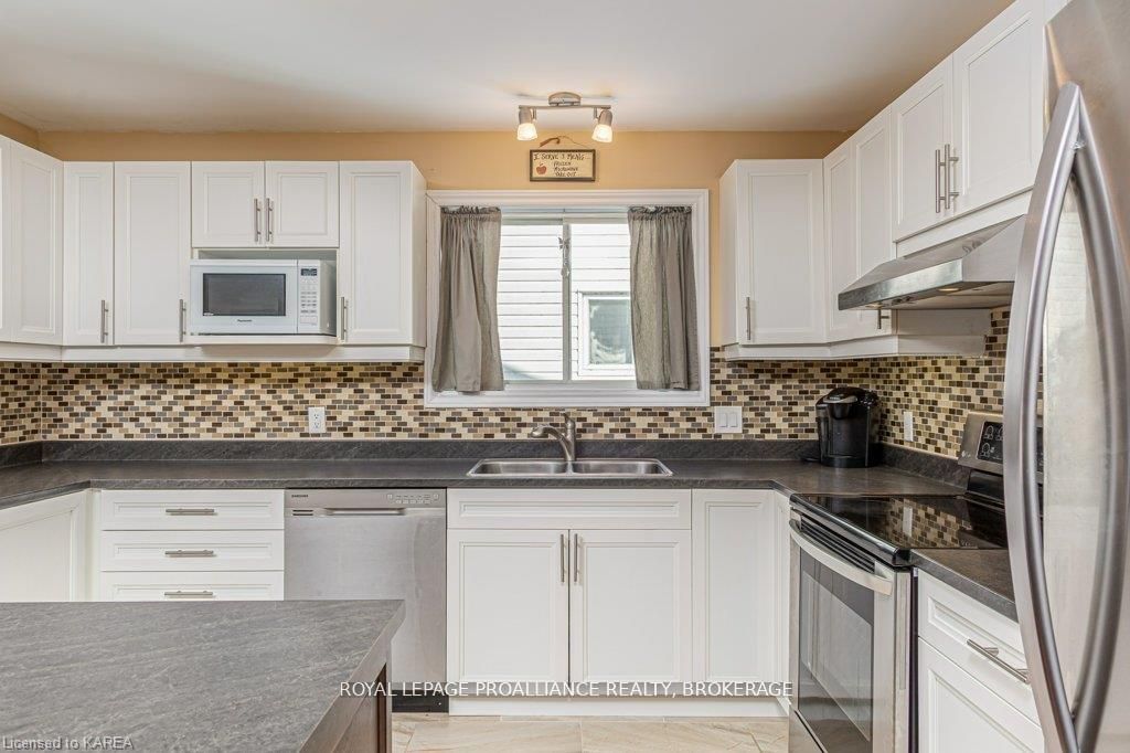 614 Barnsley Crescent