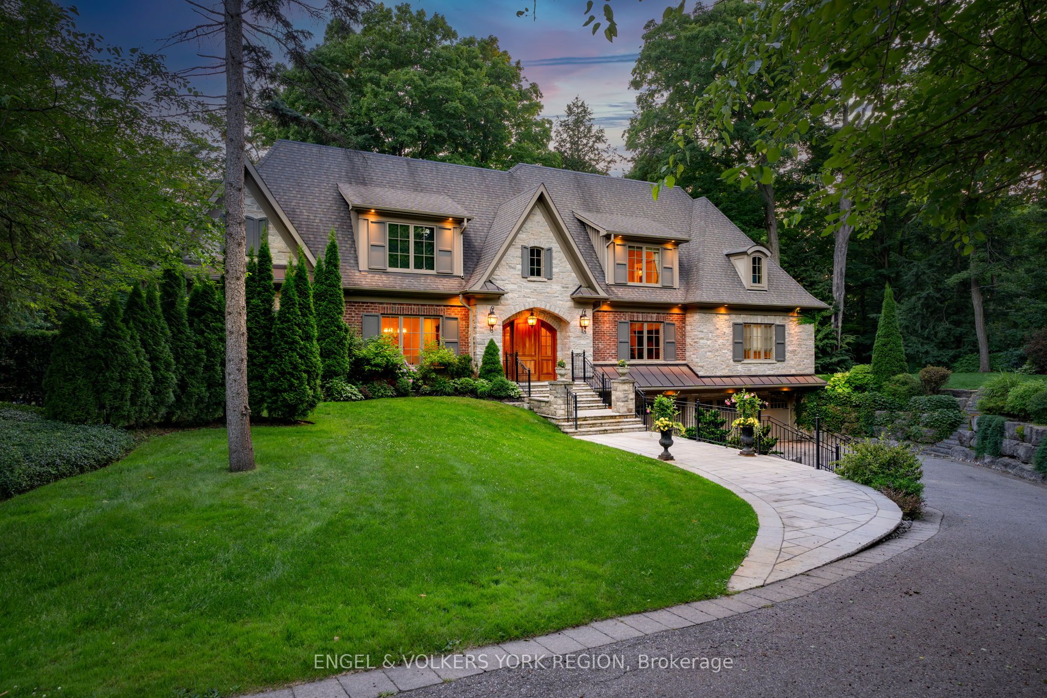 170 Kingscross Drive