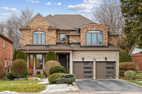 462 Oakwood Drive Pickering ON L1W 2M7