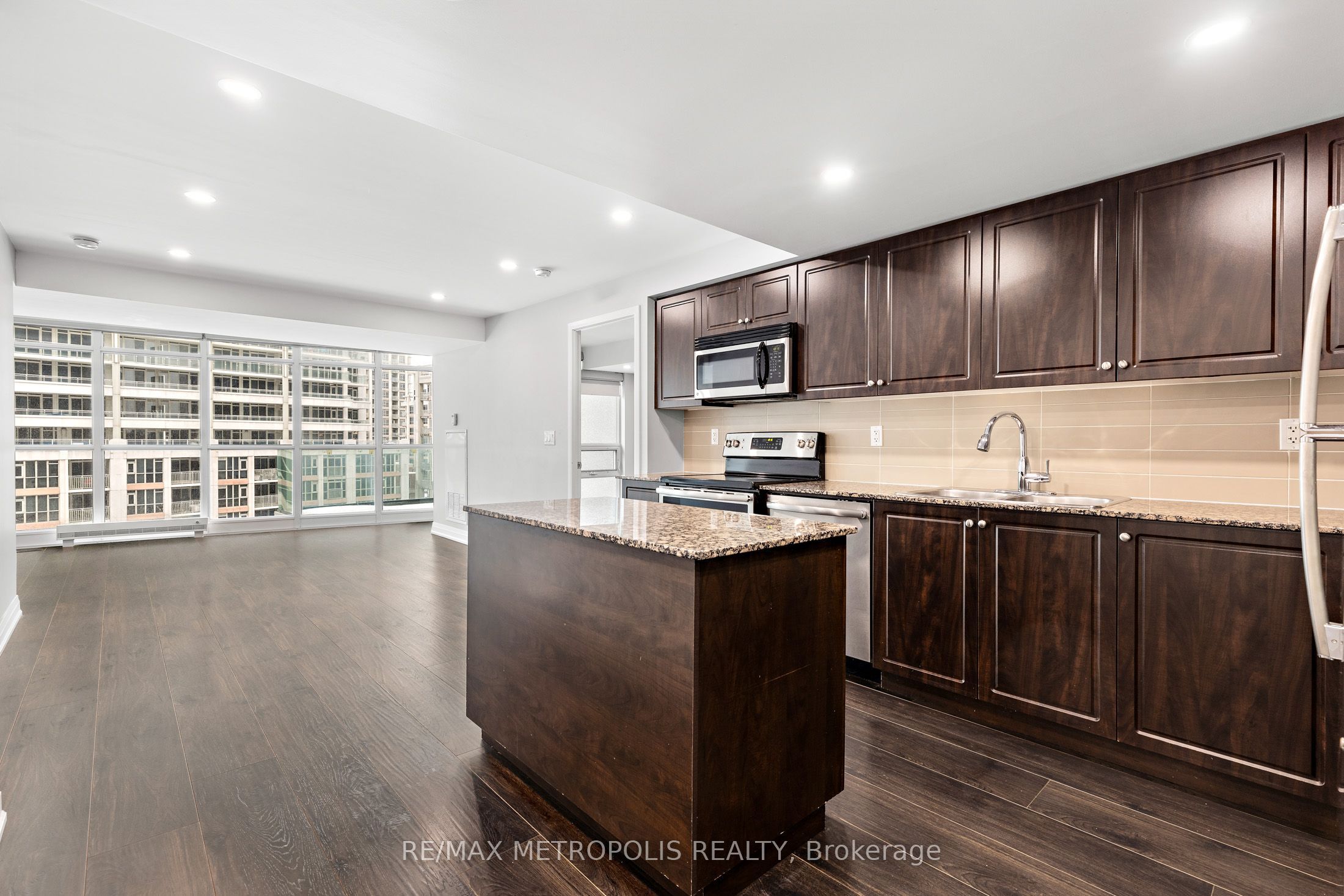 209 Fort York Boulevard 678