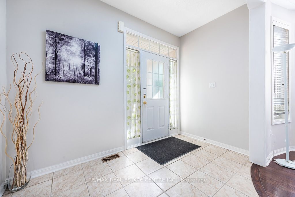 3696 Waterfall Crescent