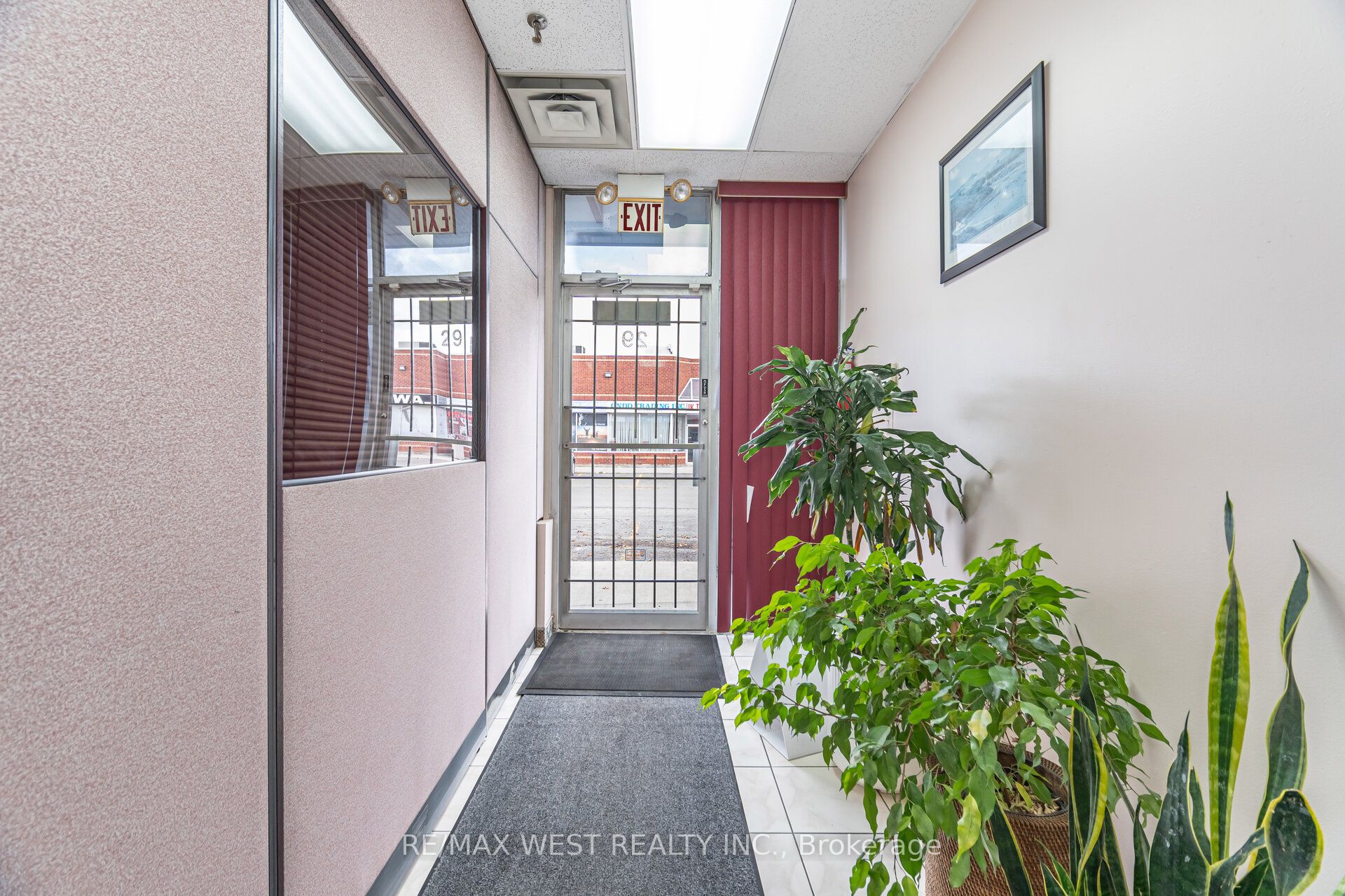 2565 Steeles Avenue E 29