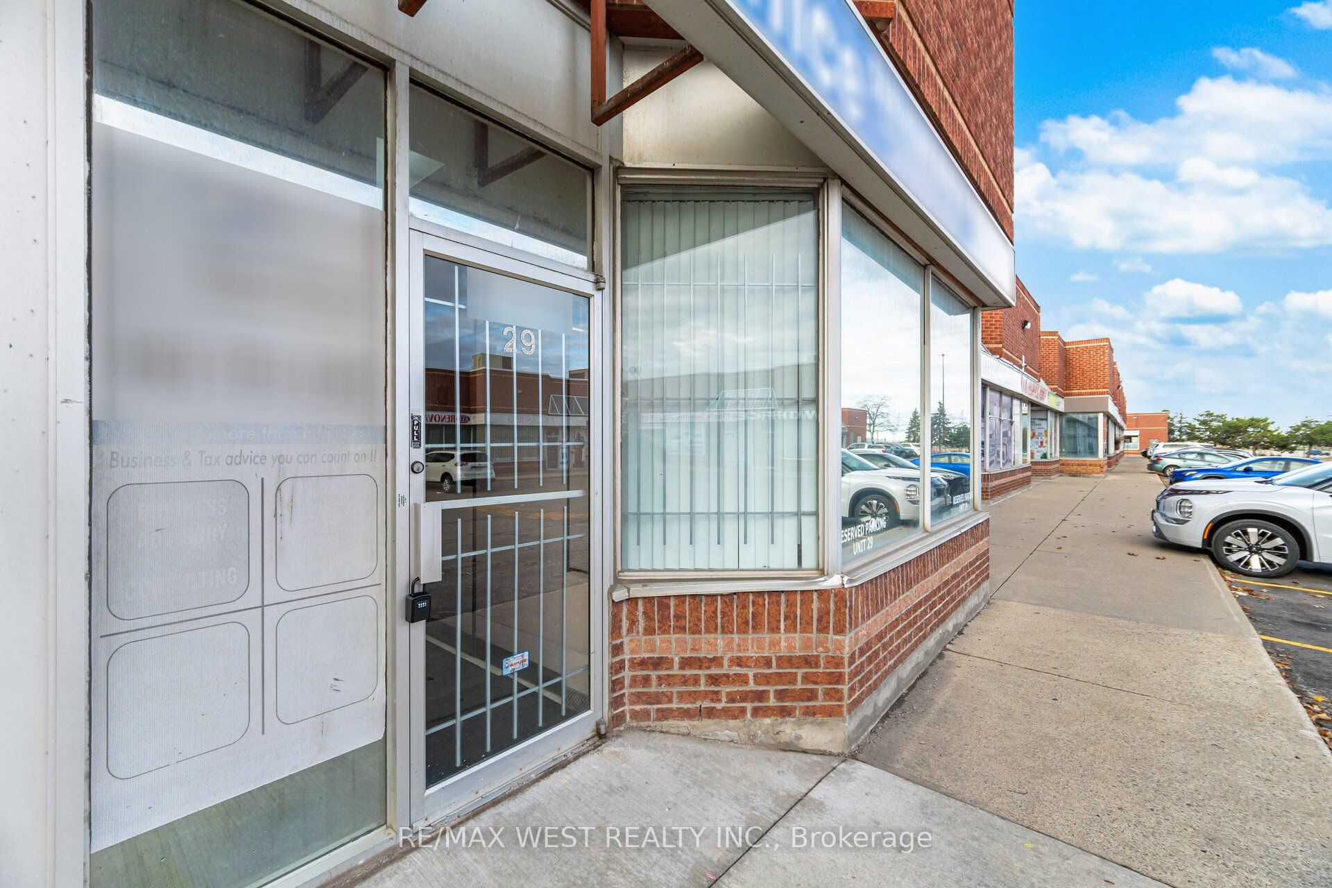 2565 Steeles Avenue E 29