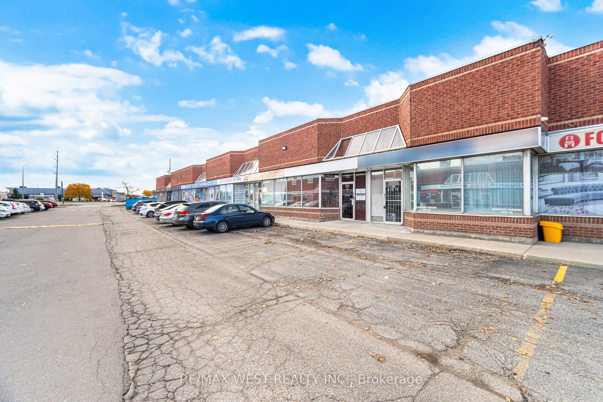 2565 Steeles Avenue E 29