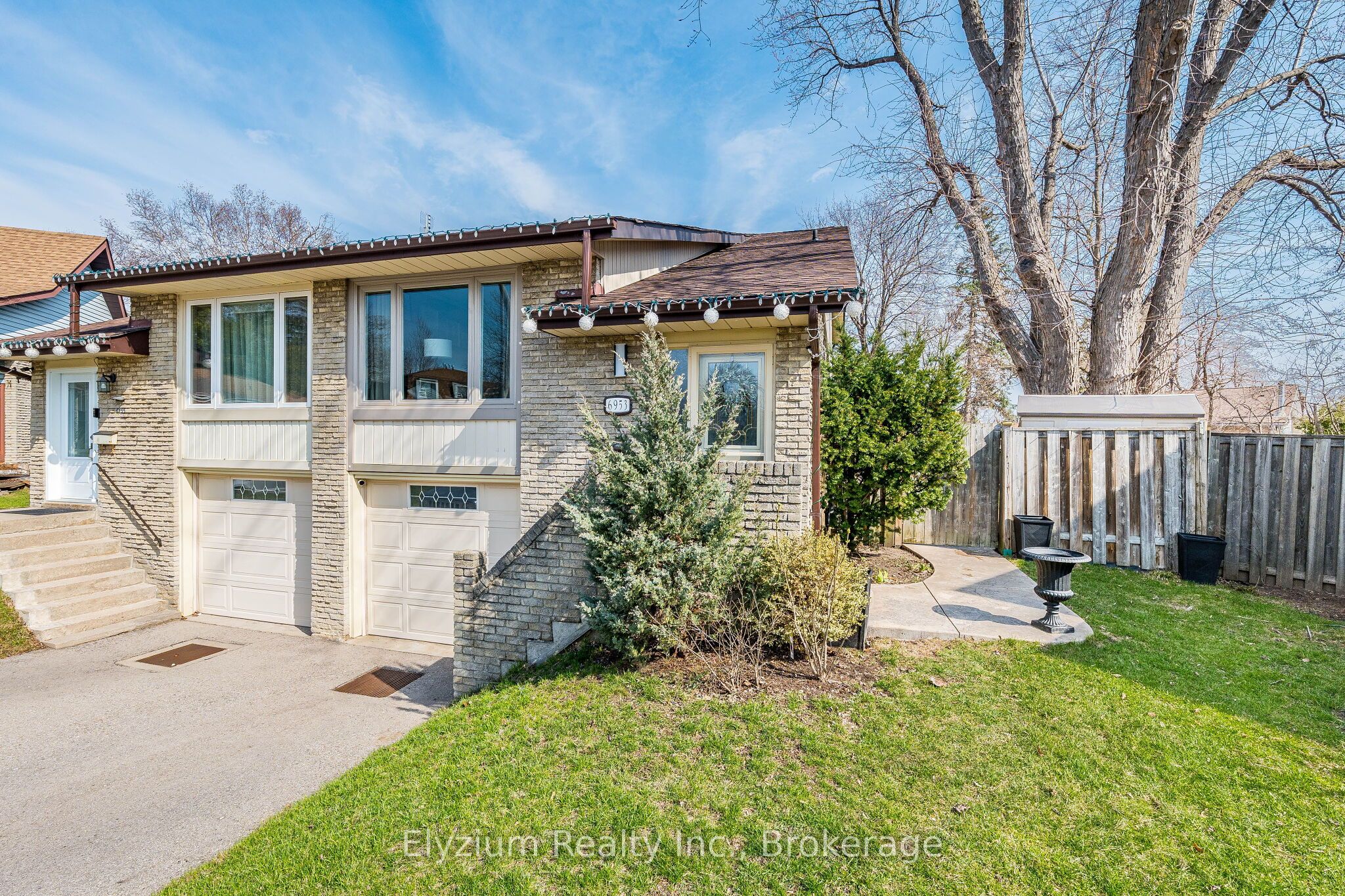 6953 Cherbourg Gardens