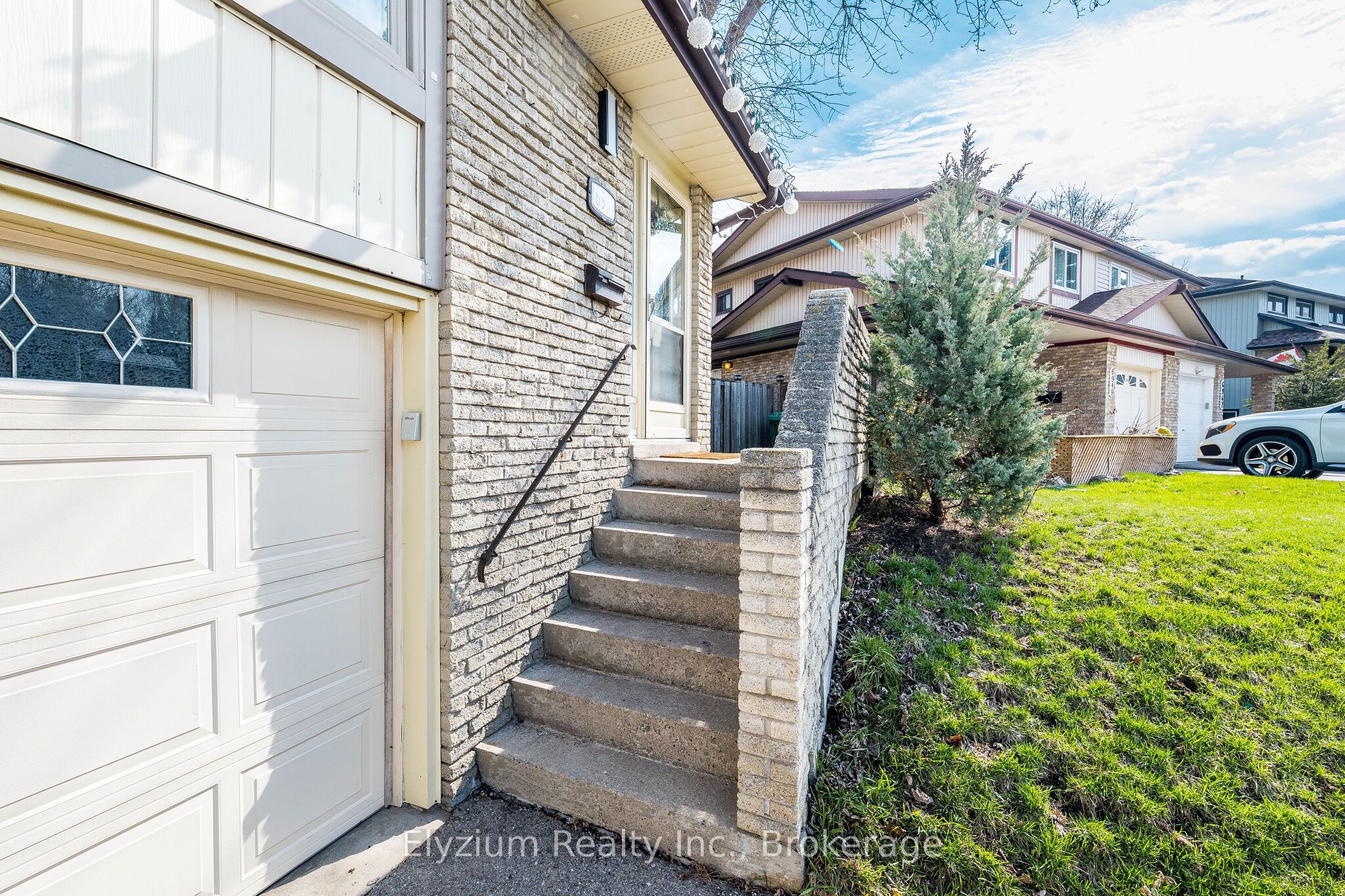 6953 Cherbourg Gardens