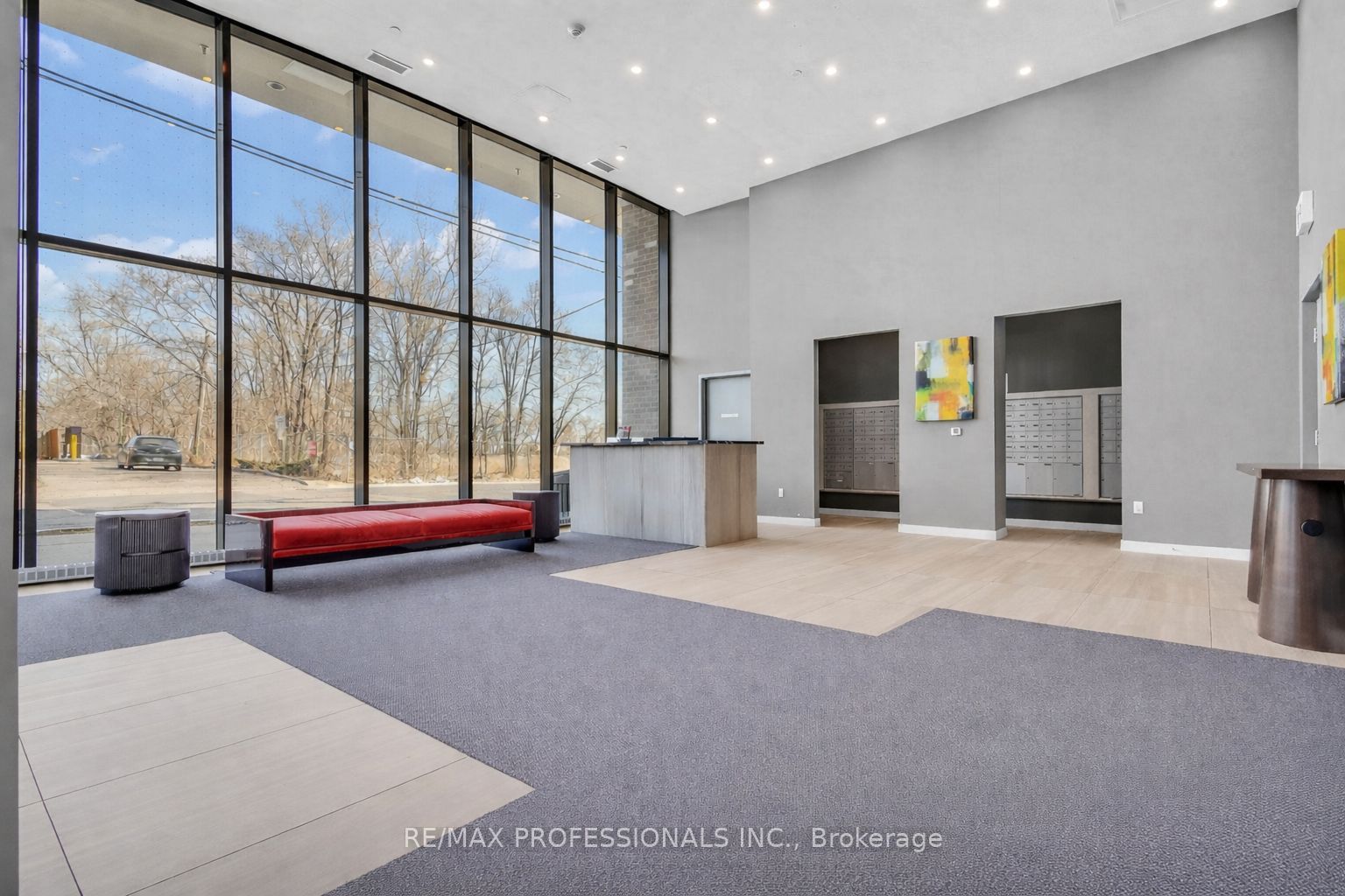 859 The Queensway N/A 313