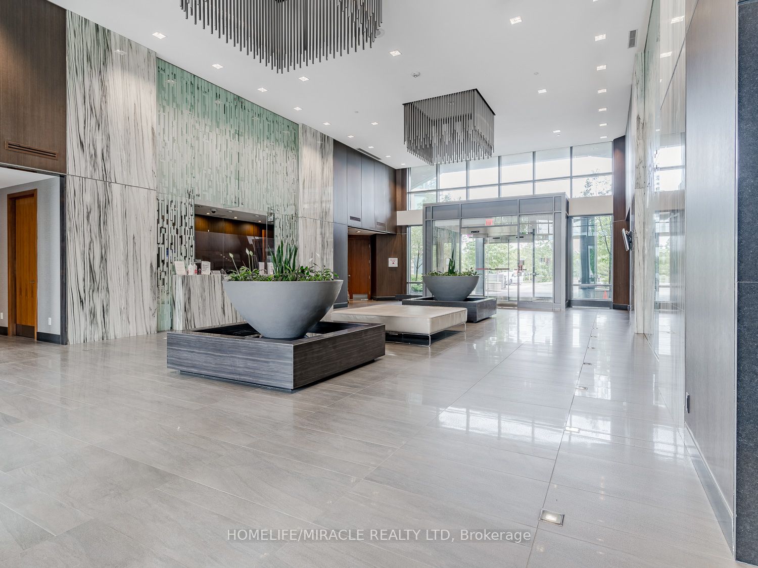 215 Sherway Gardens Road 1606