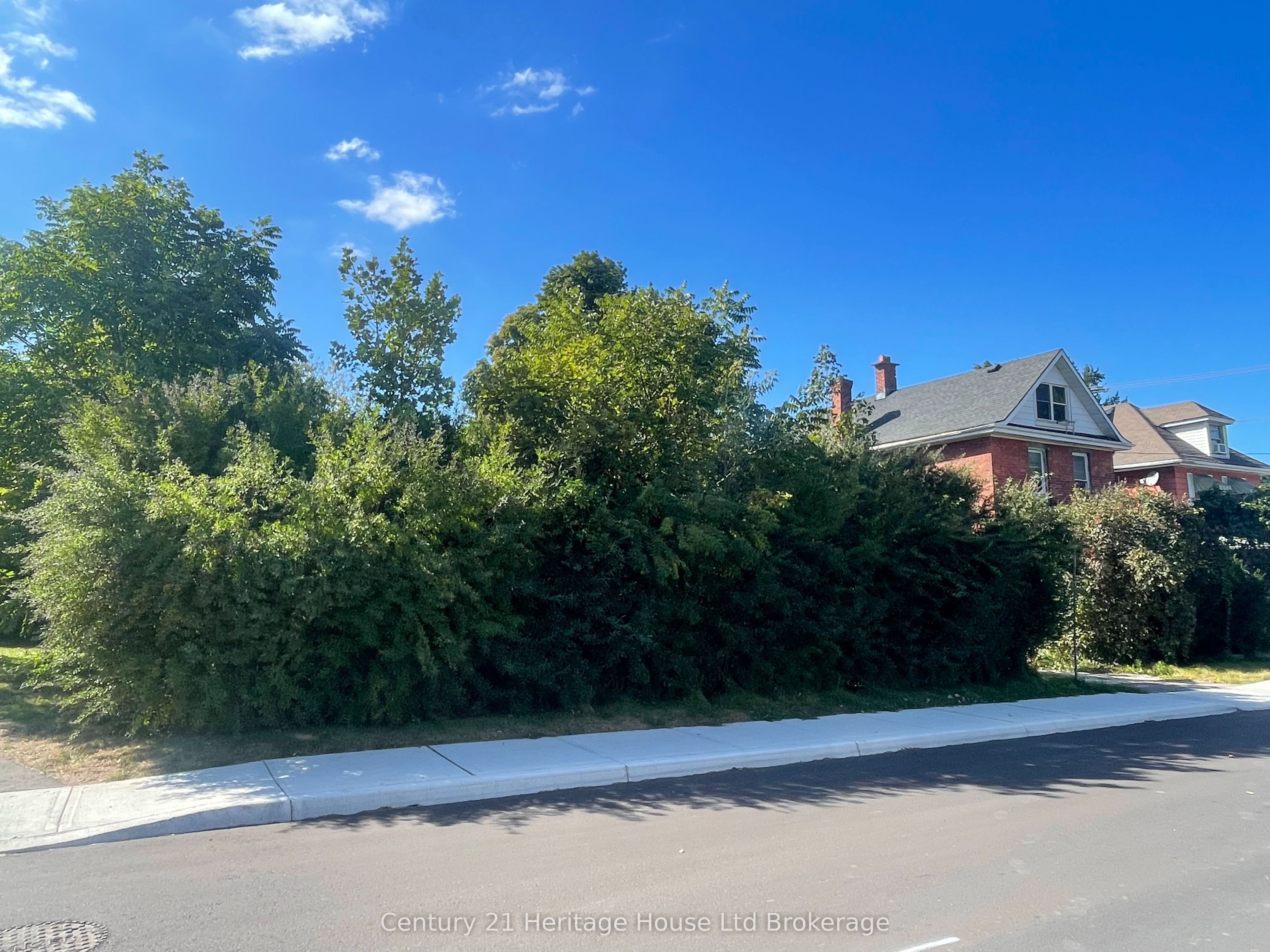 199 Wellington Street N