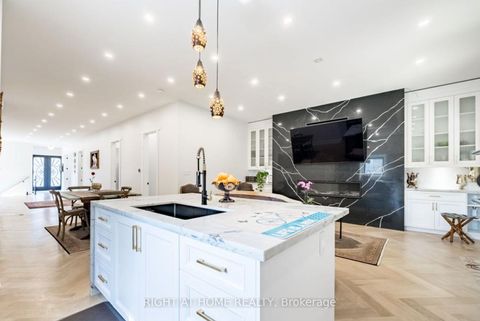 215 Bayview Avenue Georgina ON L4P 2T3