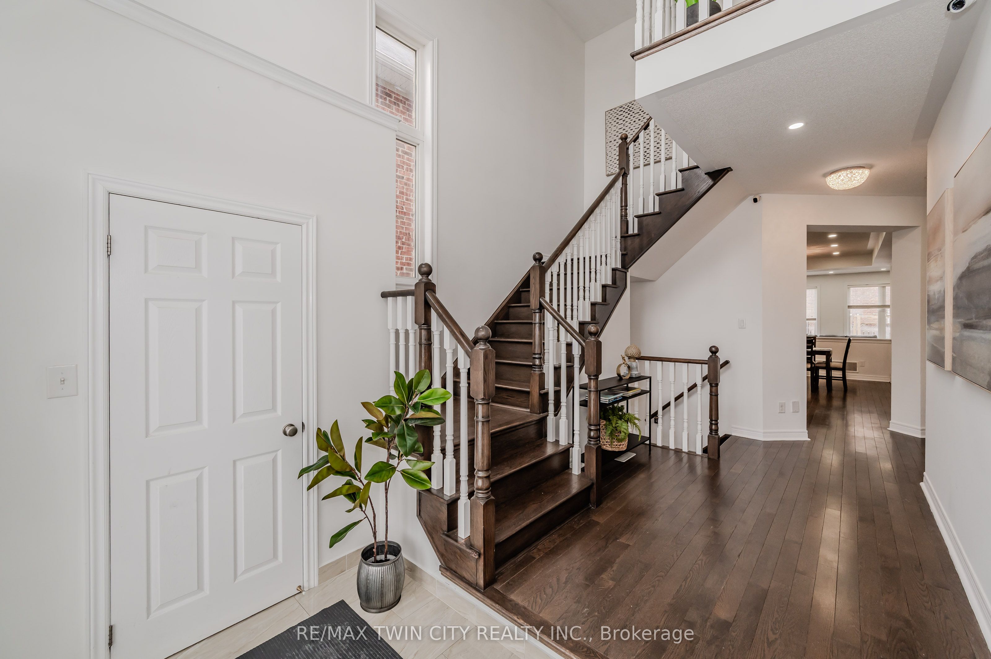 498 Thomas Slee Drive