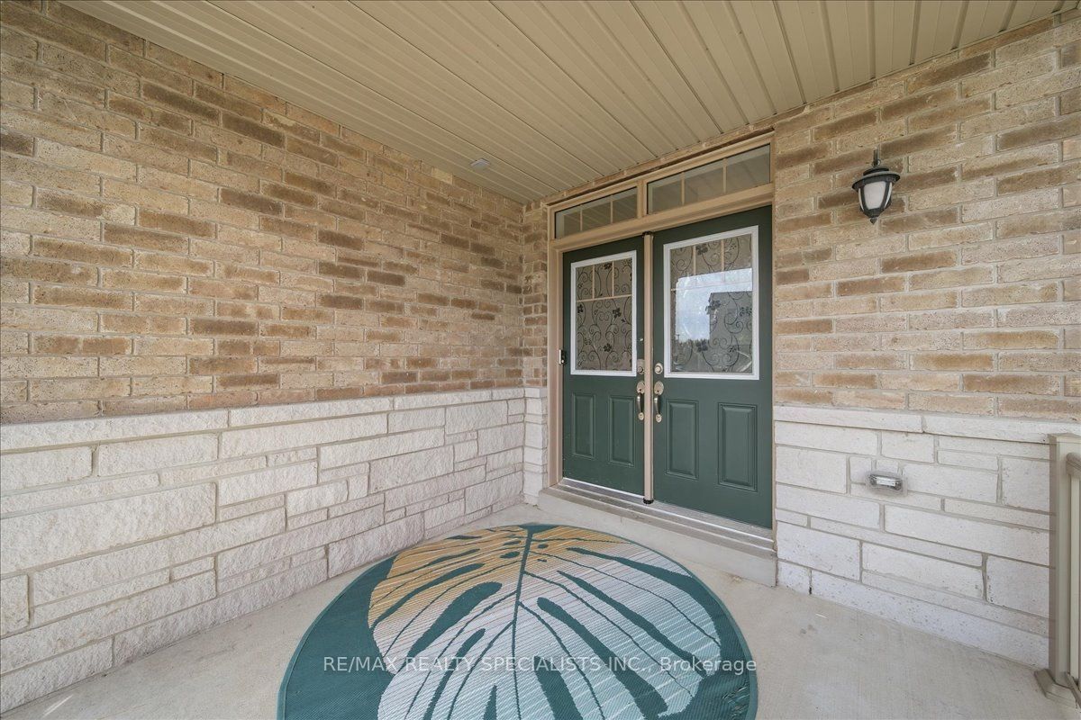 90 FERRAGINE Crescent