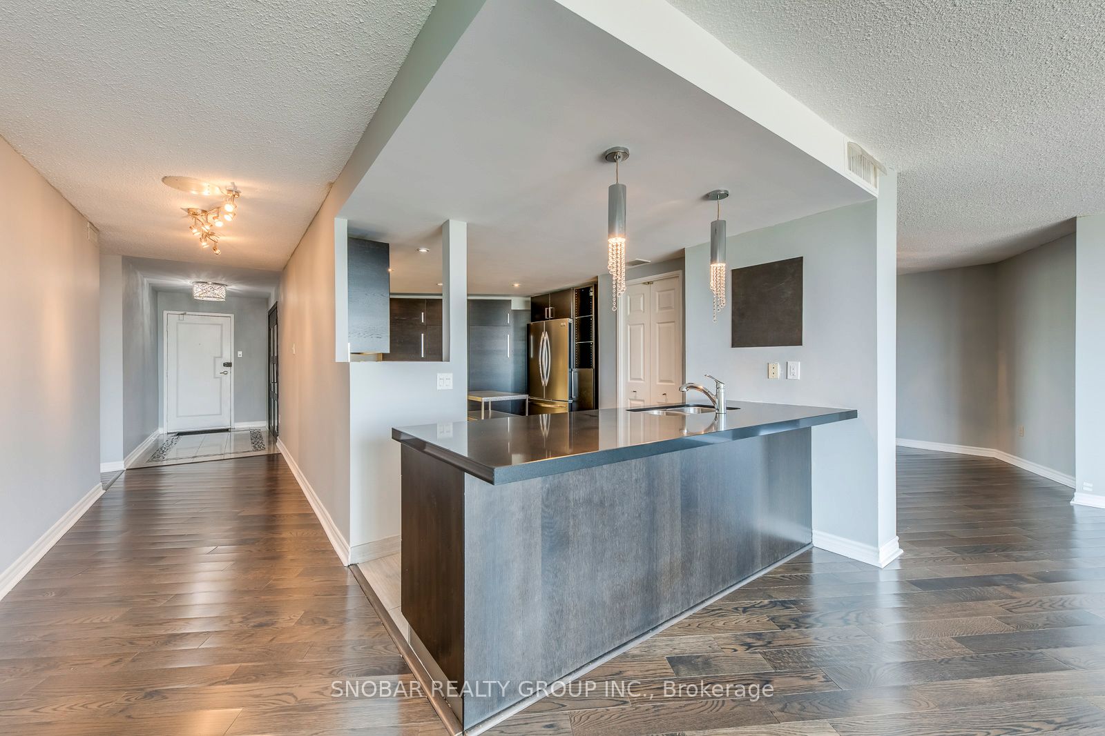 2010 Islington Avenue 2102