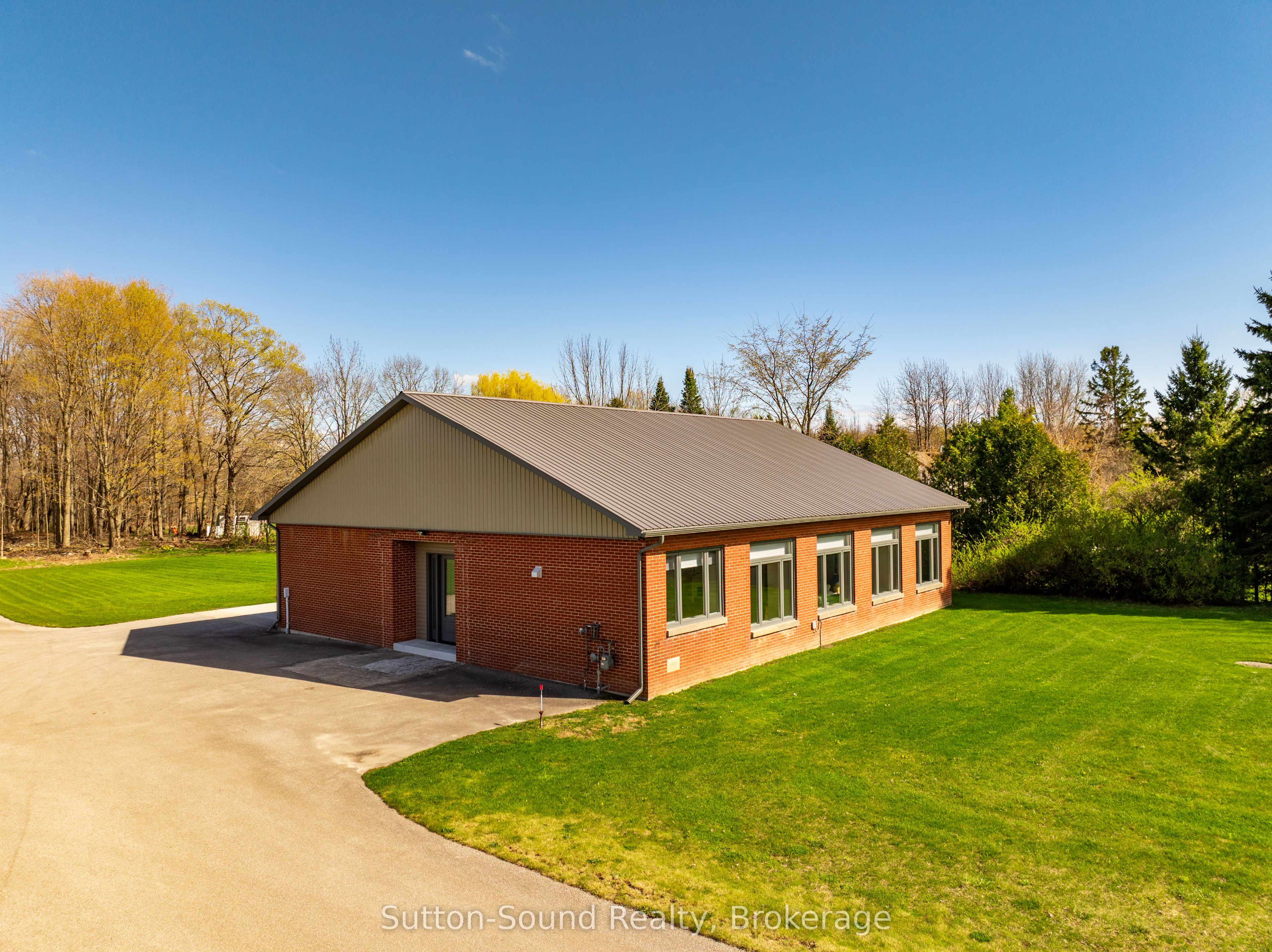 318837 Grey Rd 1 Road