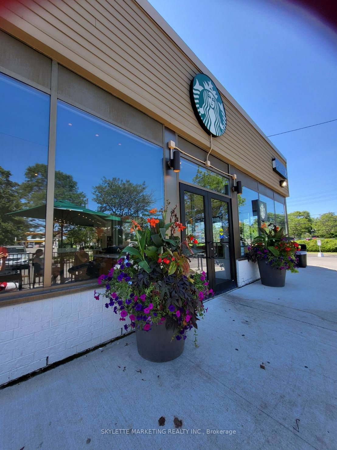 334 Dundas Street E