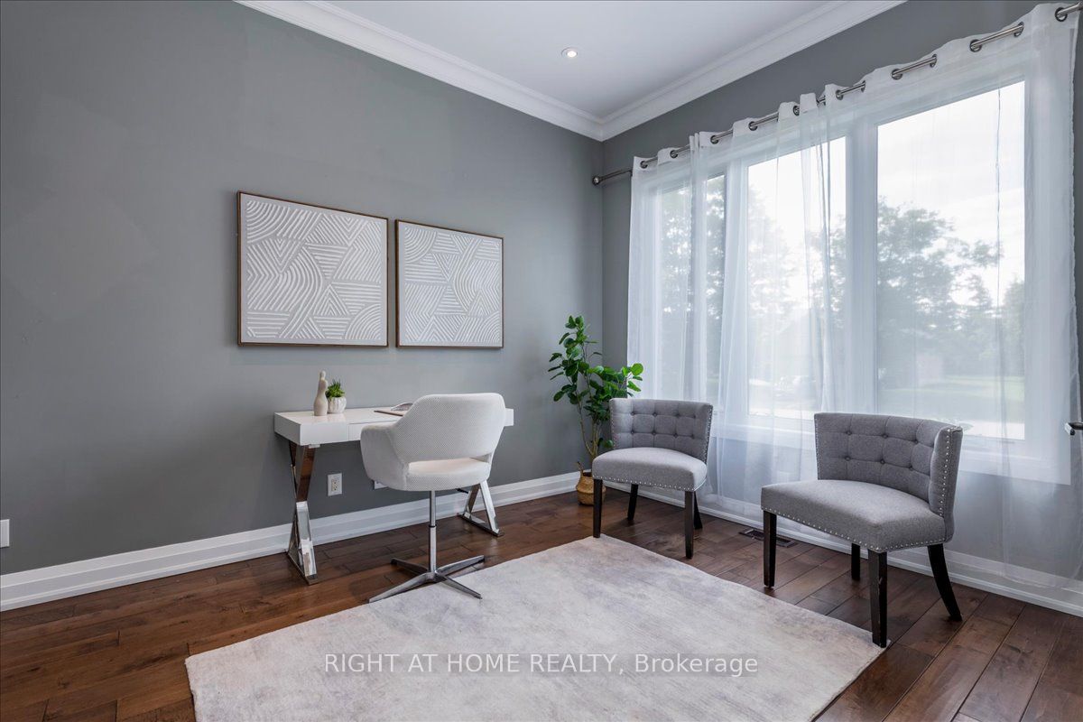 8 Lloyd Cook Drive W