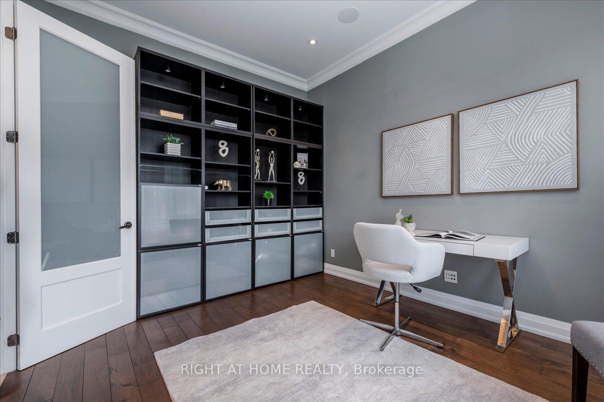 8 Lloyd Cook Drive W
