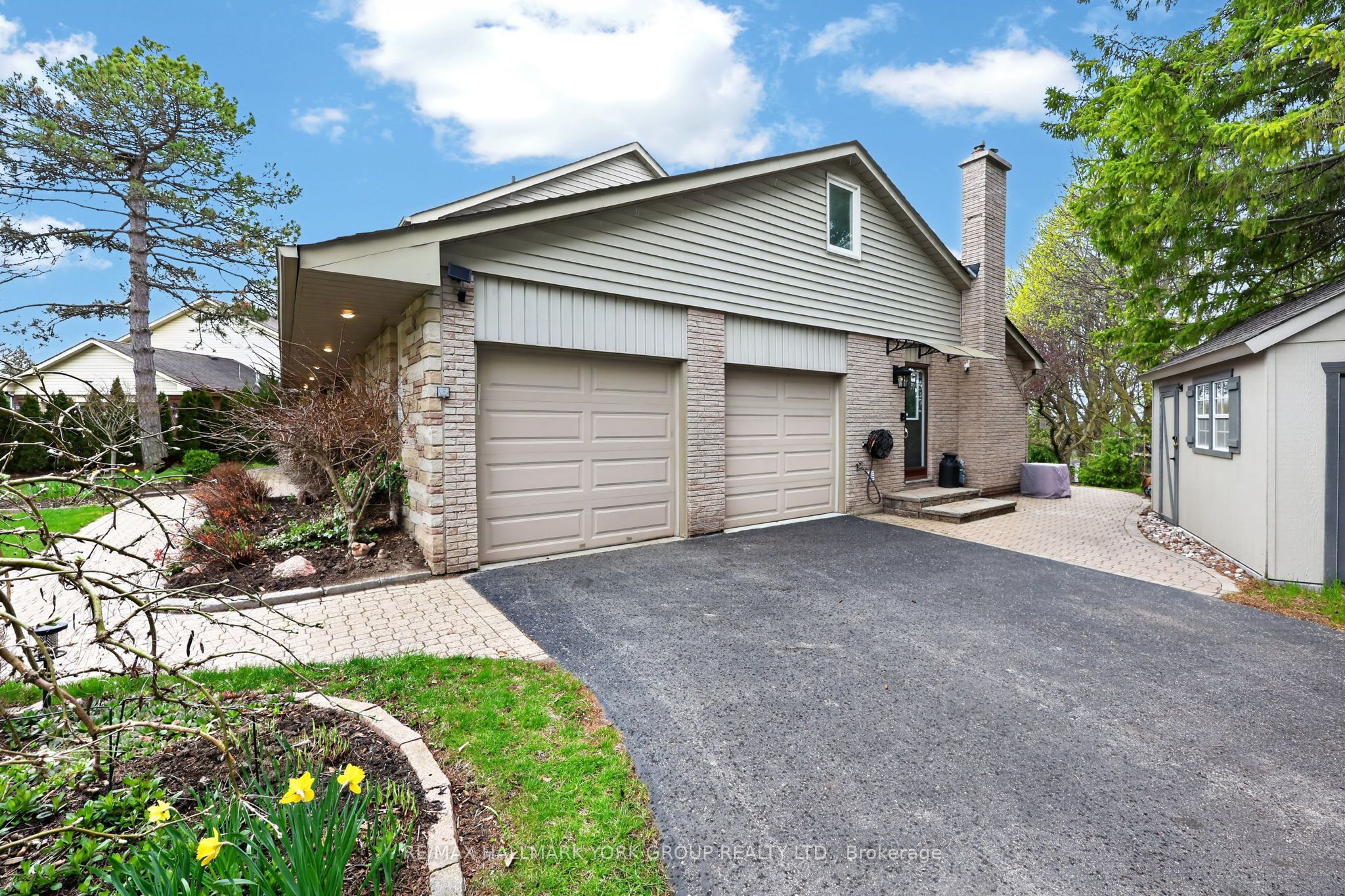 8 Grant Court